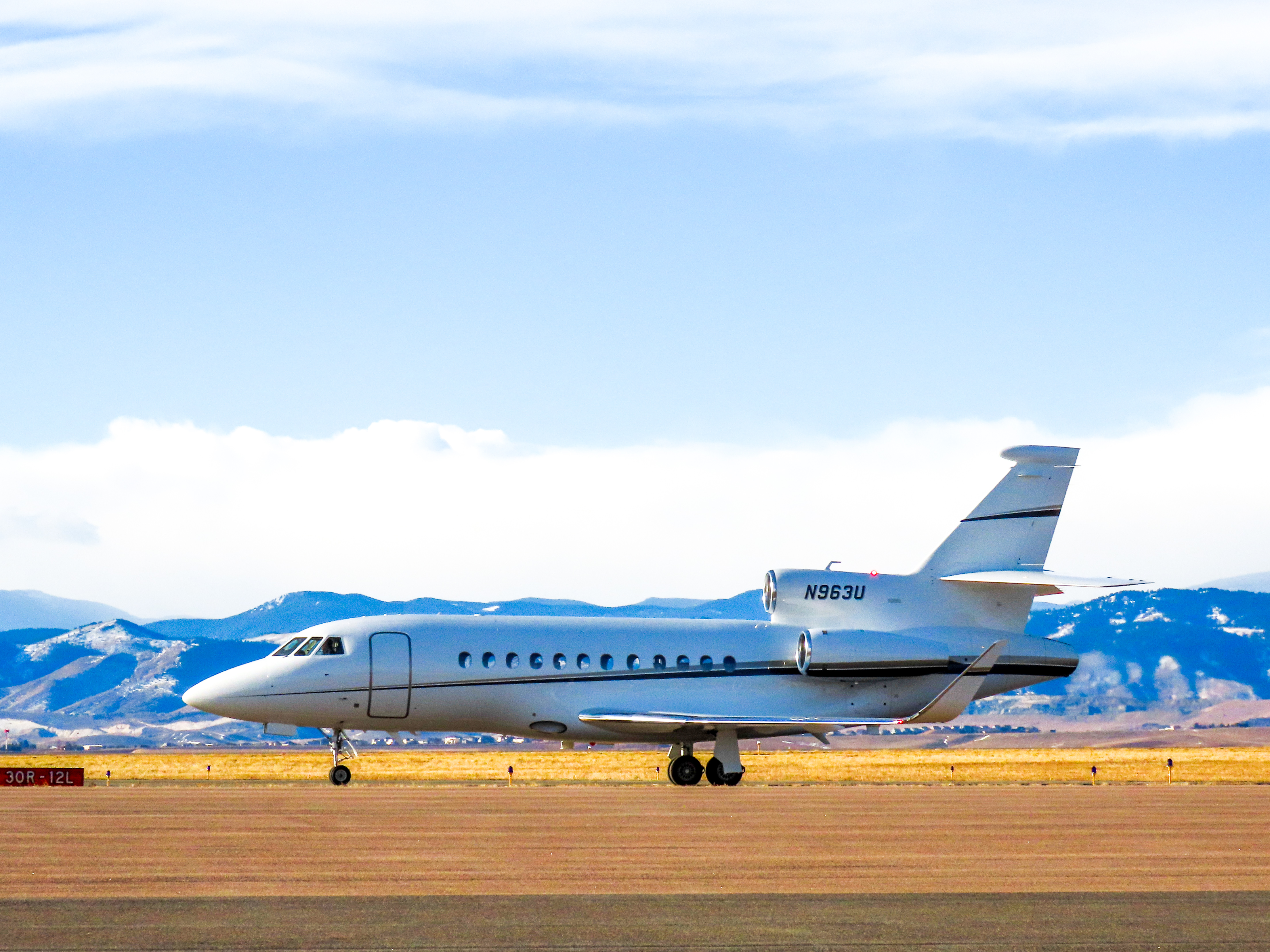 Full size: PRIVATE Dassault Falcon 900EX N963U at Rocky Mountain Metro Airport