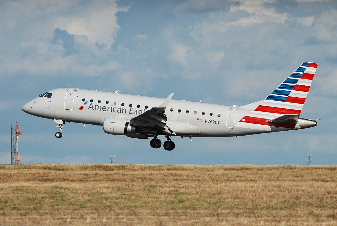 Full size: American Eagle Embraer E170 N762DT at Dallas-Fort Worth International Airport