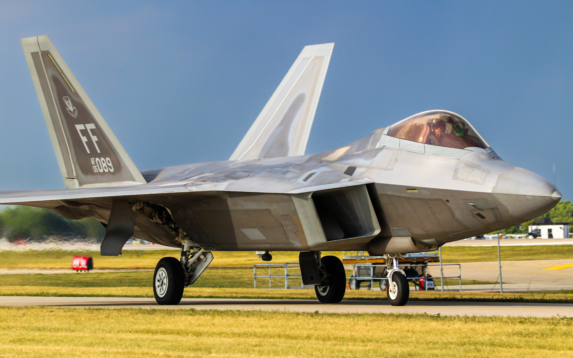Full size: USAF - United States Air Force Lockheed Martin F-22 Raptor 05-4089 at Wittman Regional Airport