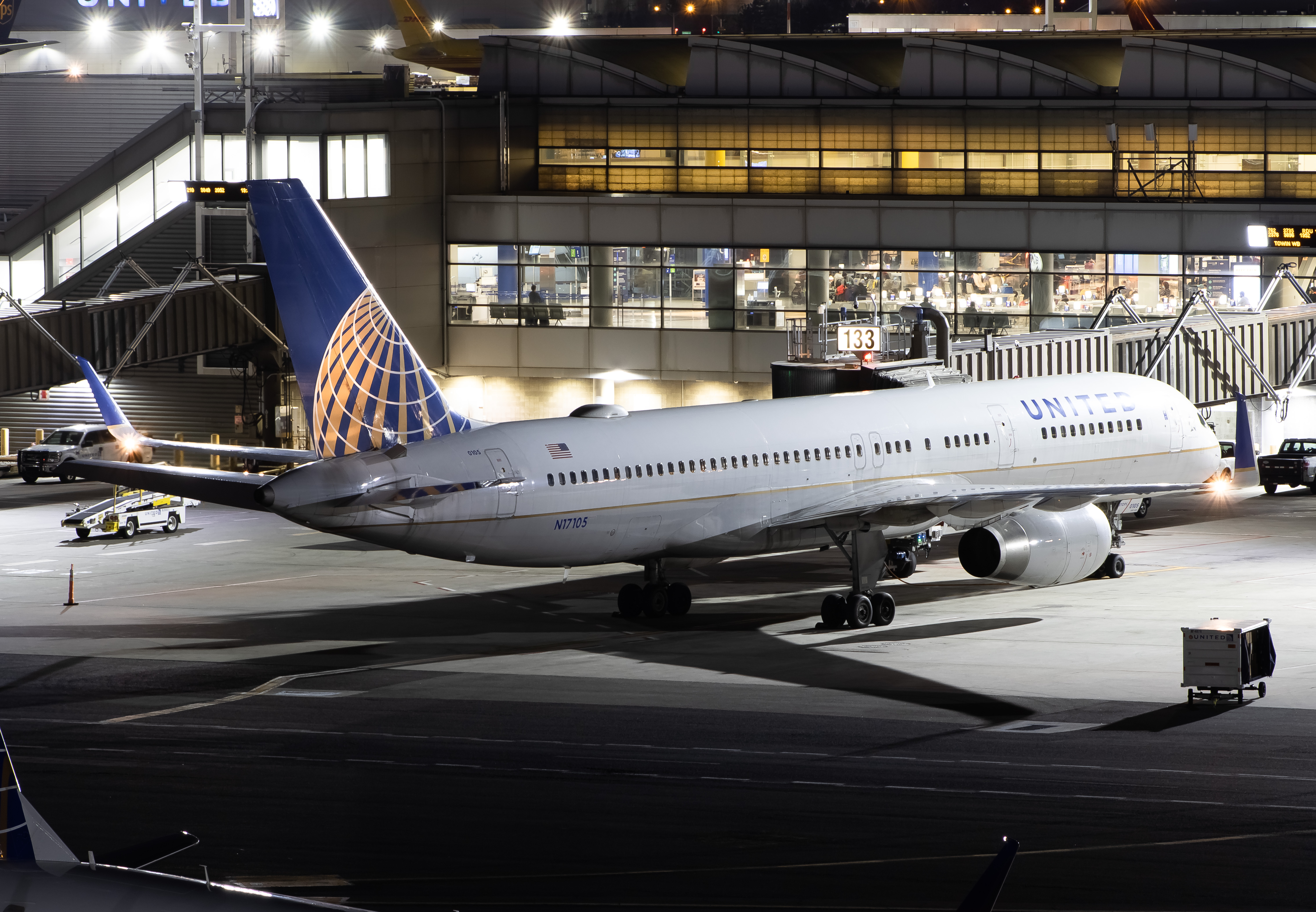 Full size: United Airlines Boeing 757-200 N17105 at Newark Liberty International Airport