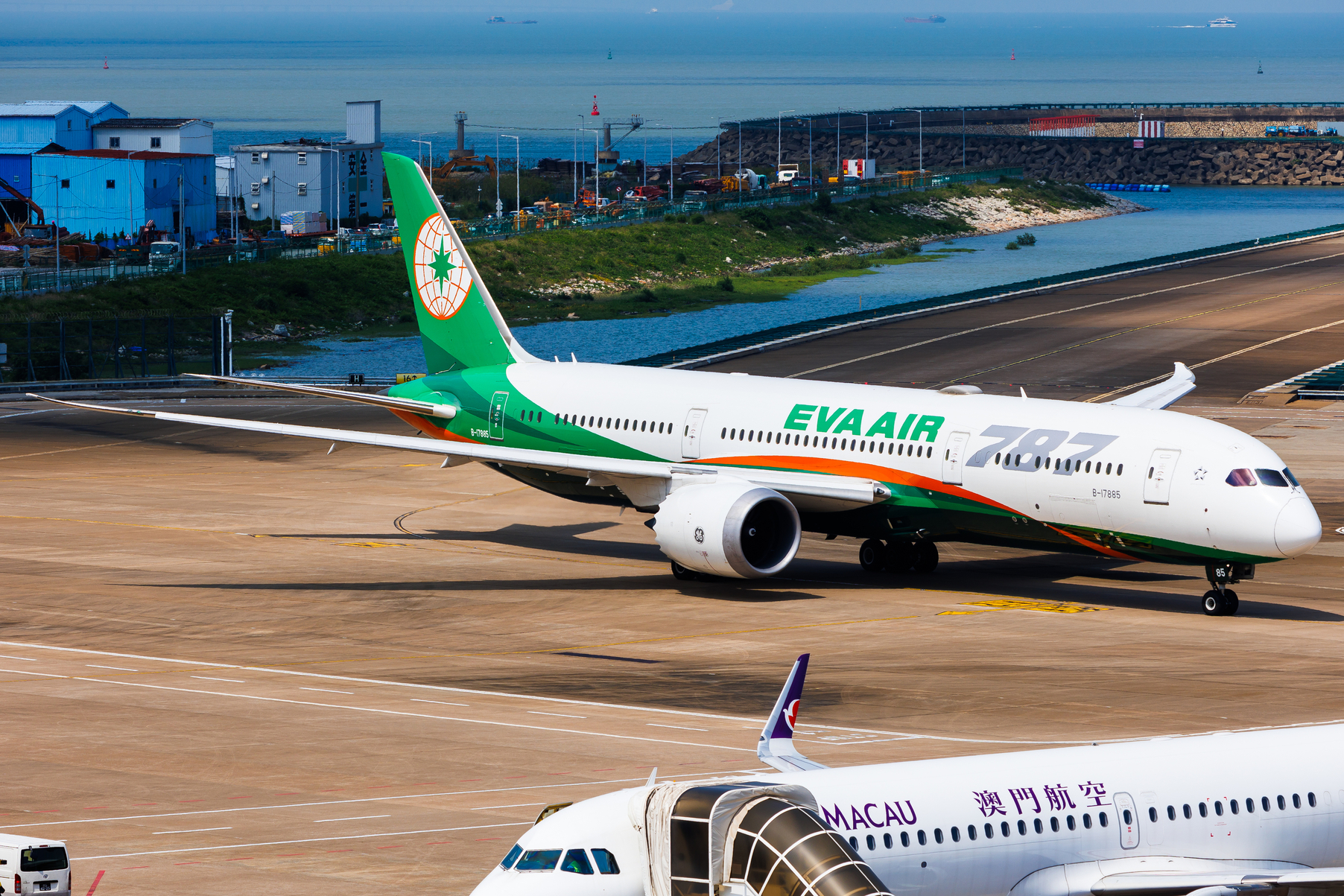 Full size: EVA Air Boeing 787-9 B-17885 at Macau International Airport