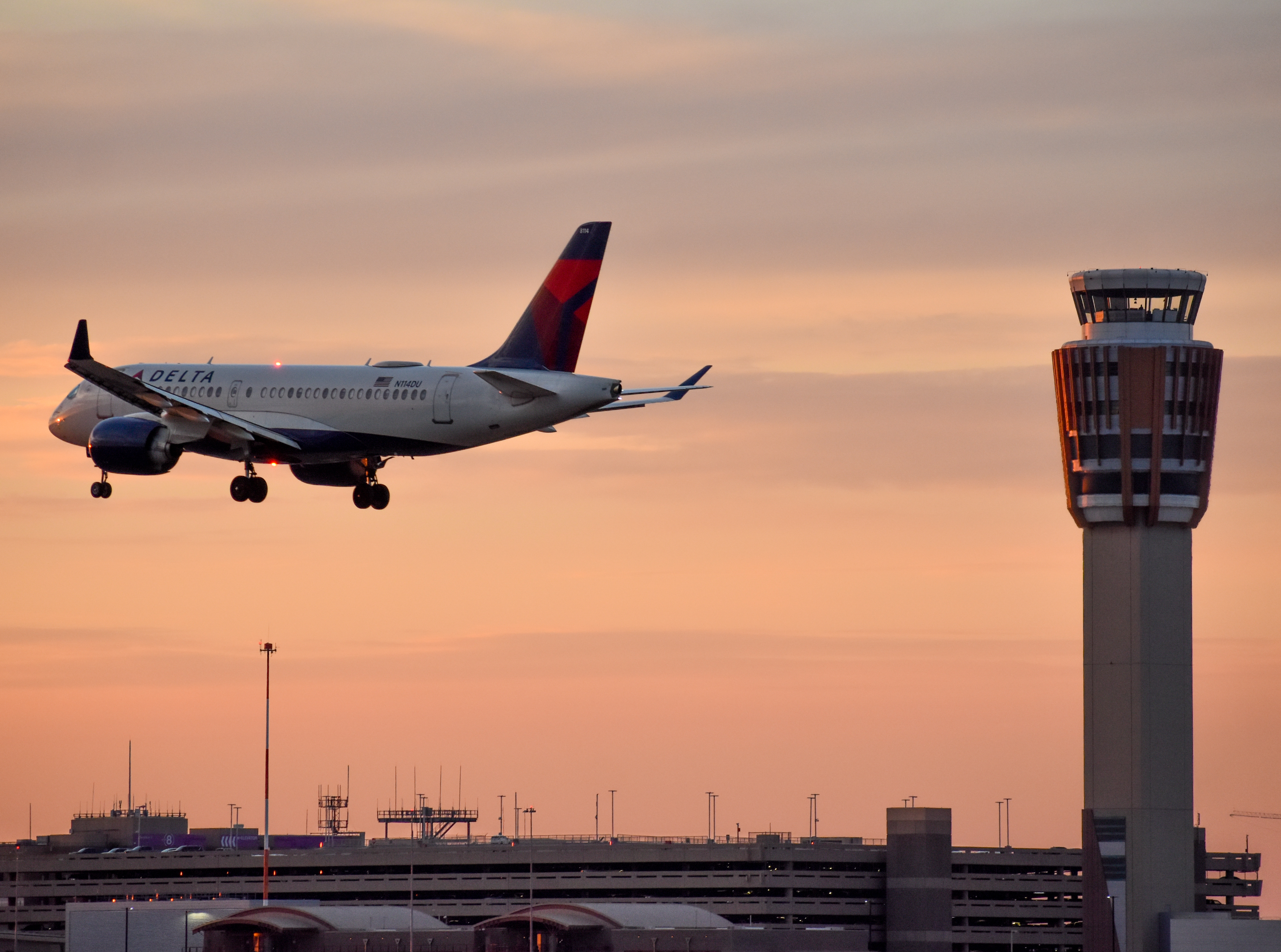 Full size: Delta Airlines Airbus A220-100 N114DU at Phoenix Sky Harbor International Airport