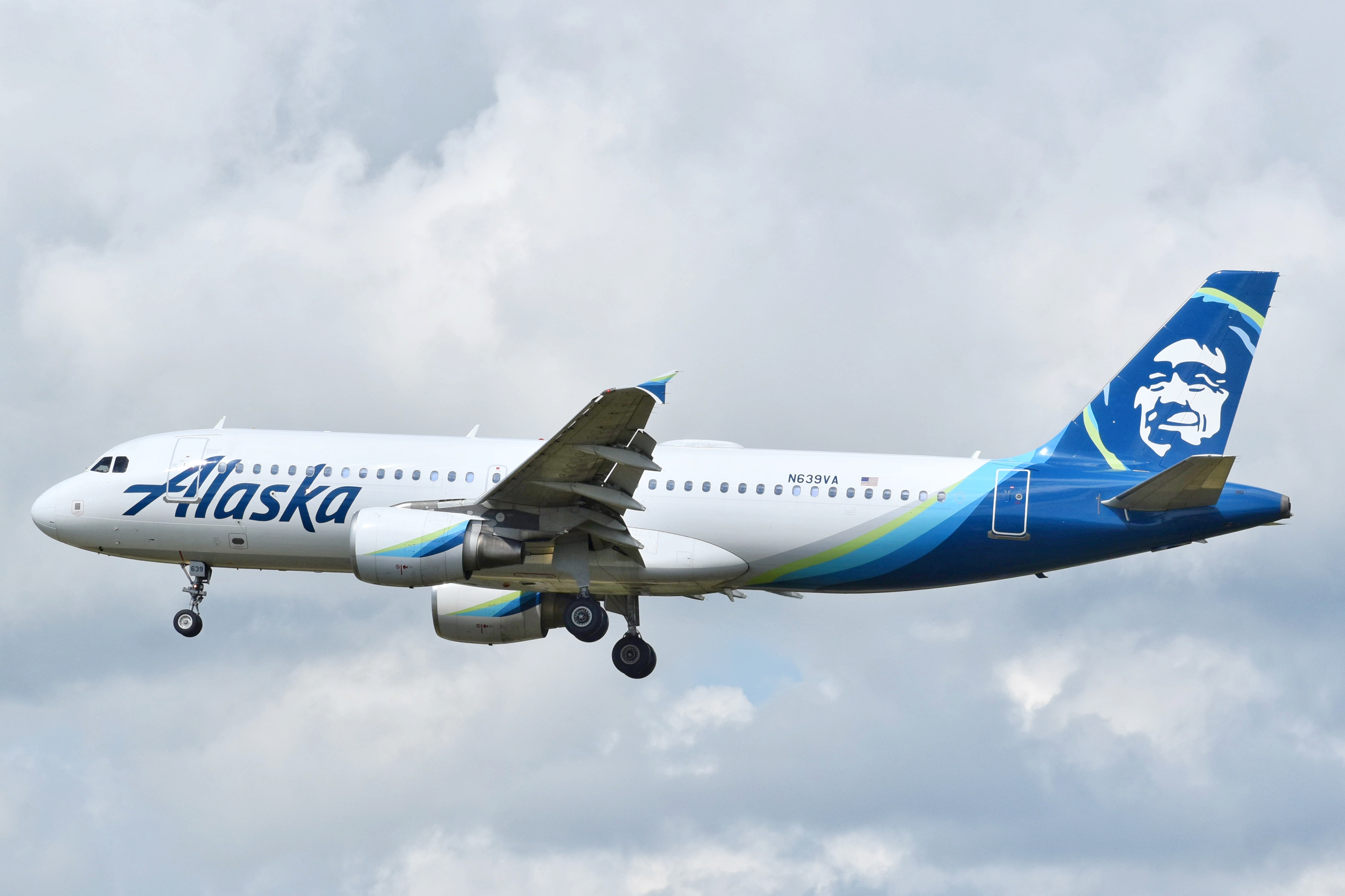 Full size: Alaska Airlines Airbus A320 N639VA at San Jose del Cabo Los Cabos International Airport