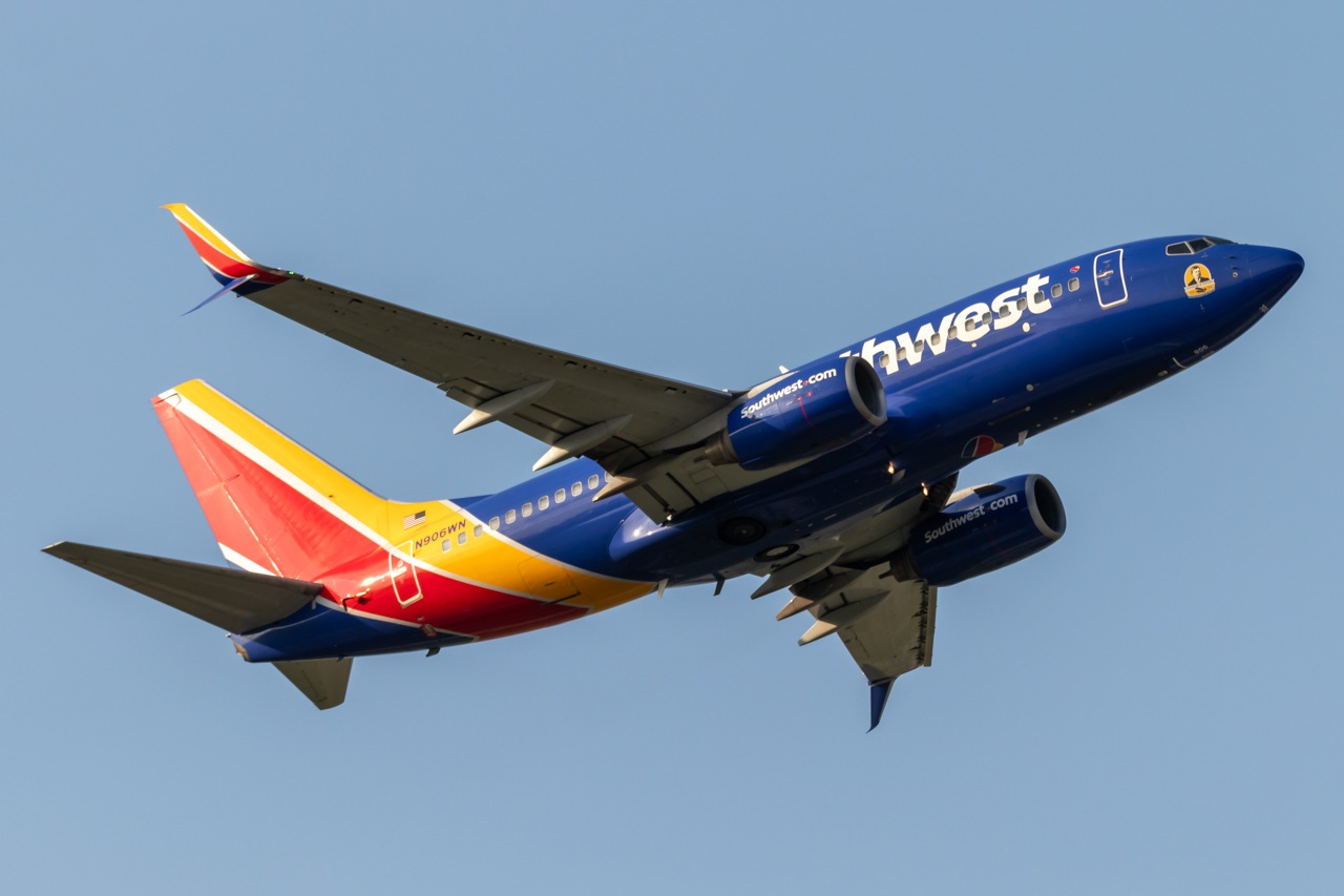 Full size: Southwest Airlines Boeing 737-700 N906WN at Baltimore/Washington International Thurgood Marshall Airport