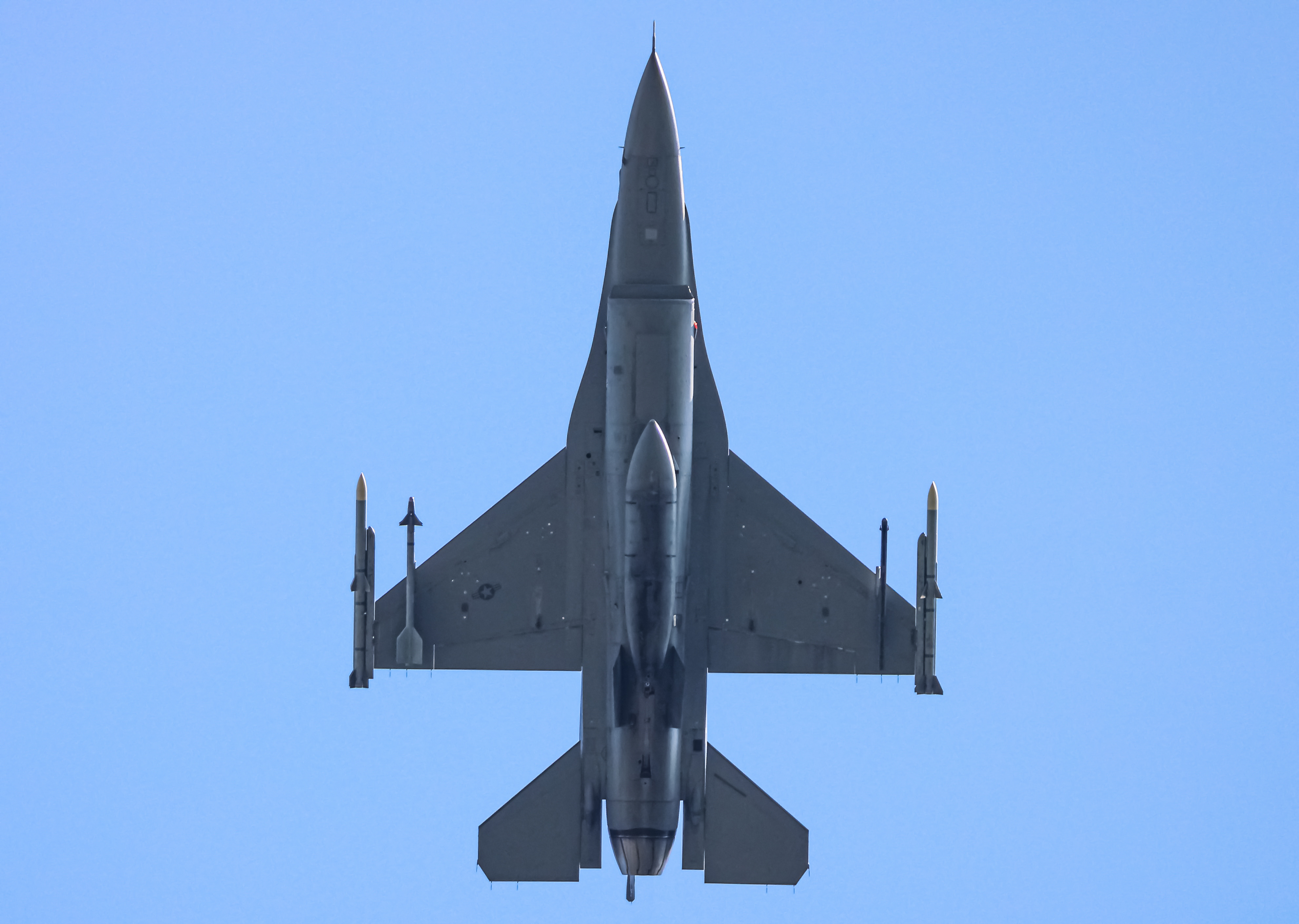 Full size: USAF - United States Air Force General Dynamics F-16 87-0223 at Joint Base Andrews