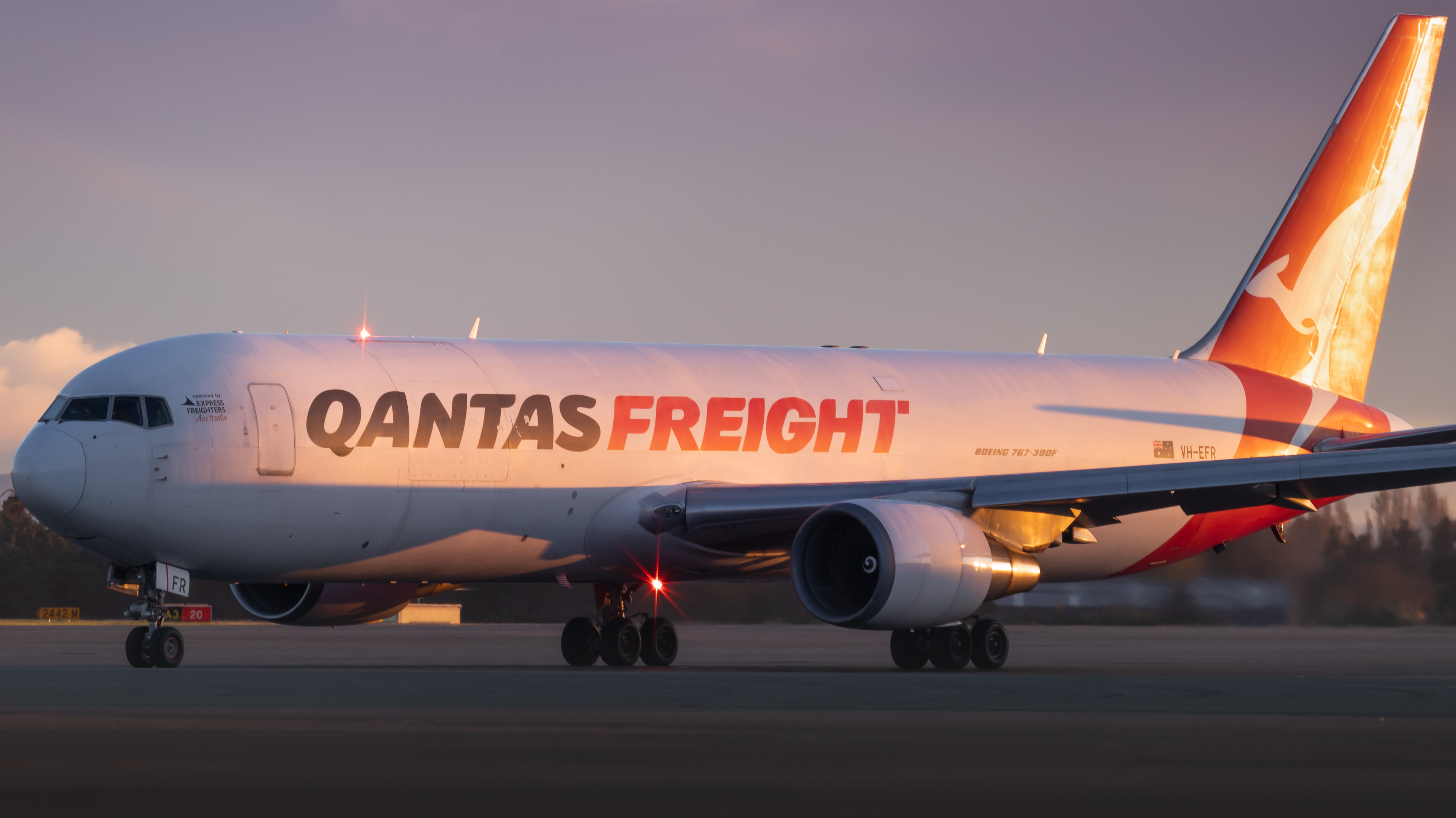 Full size: Qantas Freight Boeing 767-300F VH-EFR at Christchurch International Airport