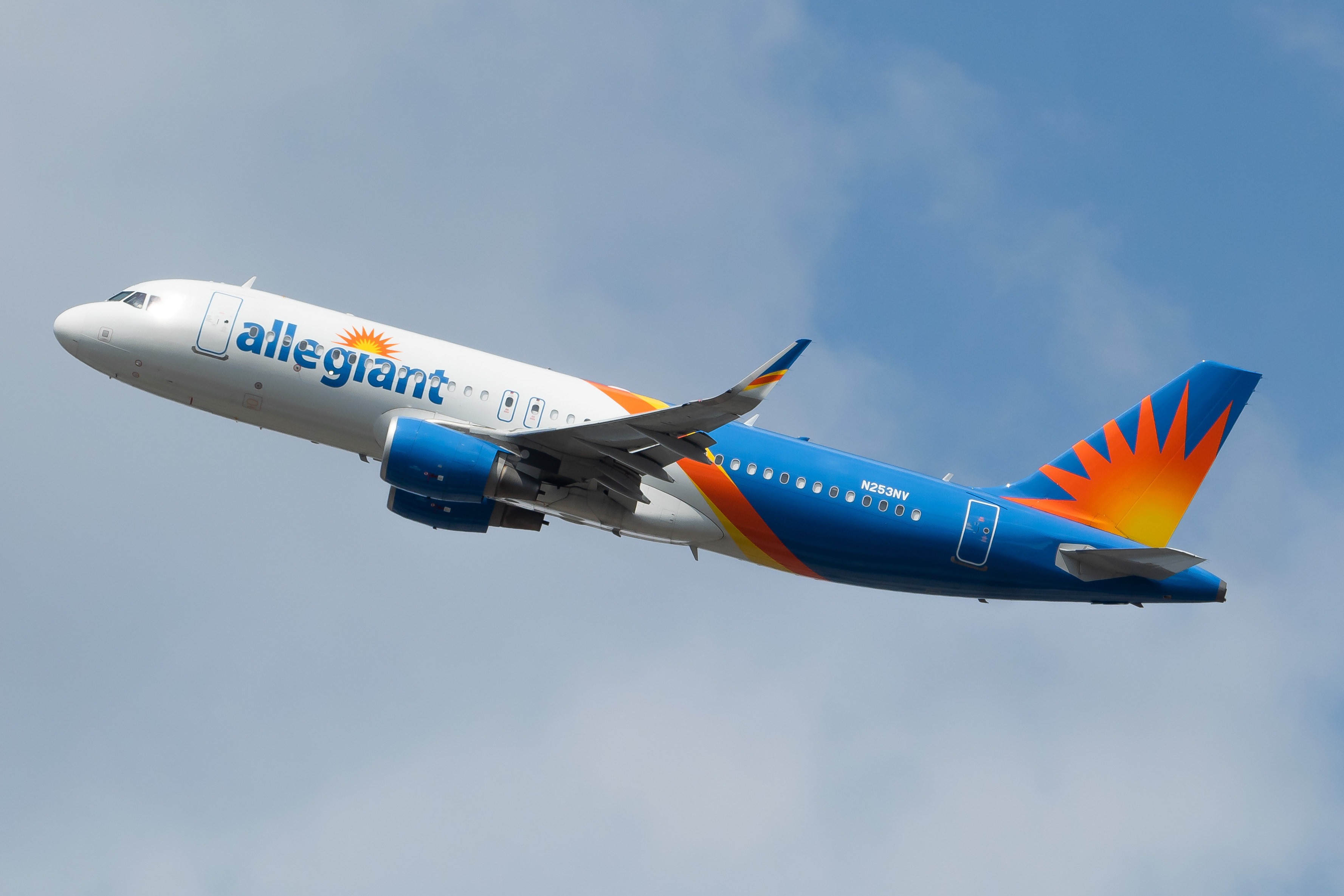 Full size: Allegiant Air Airbus A320 N253NV at Newark Liberty International Airport