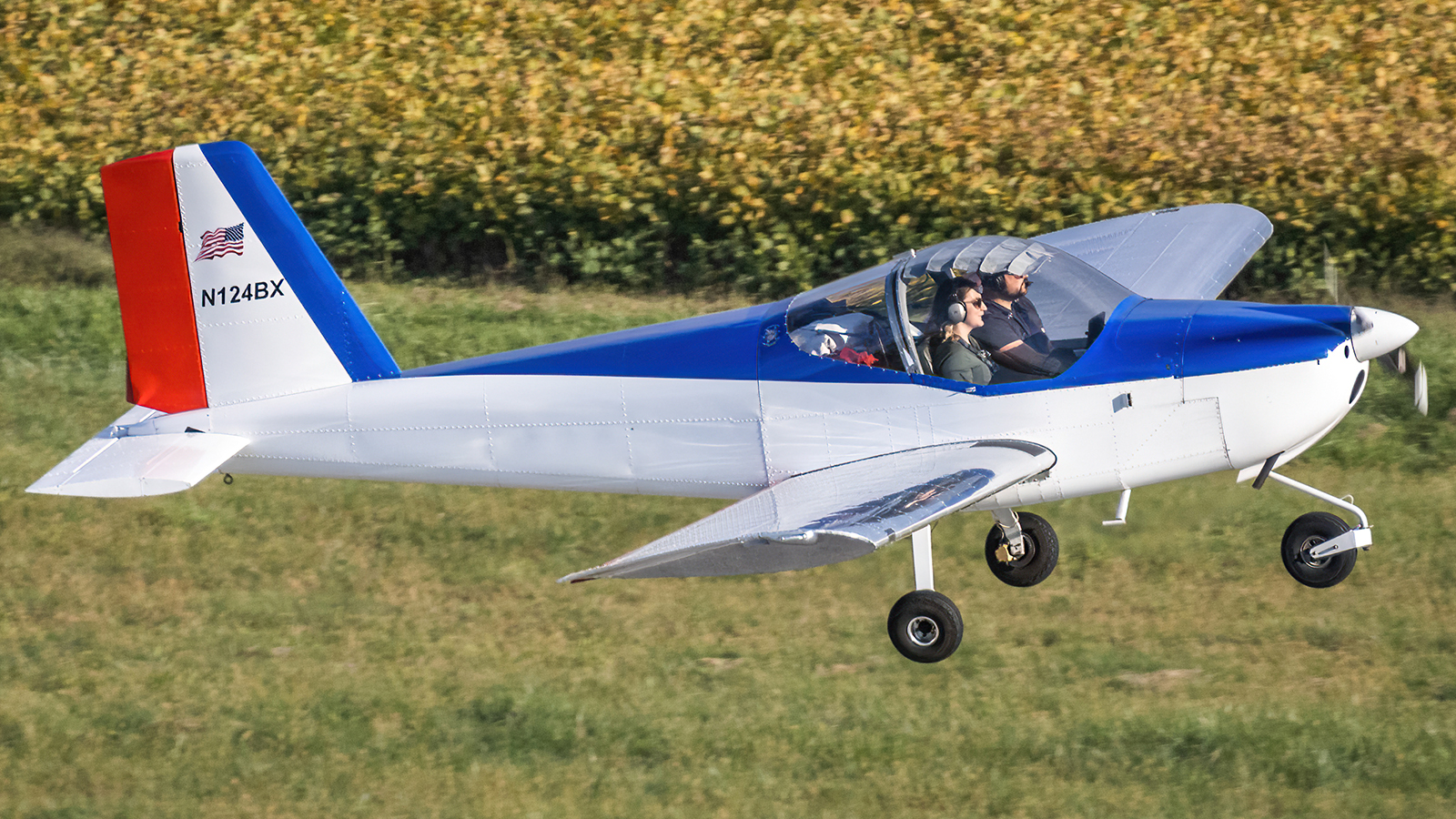 Full size: PRIVATE Vans RV-12 N124BX at Frederick Municipal Airport