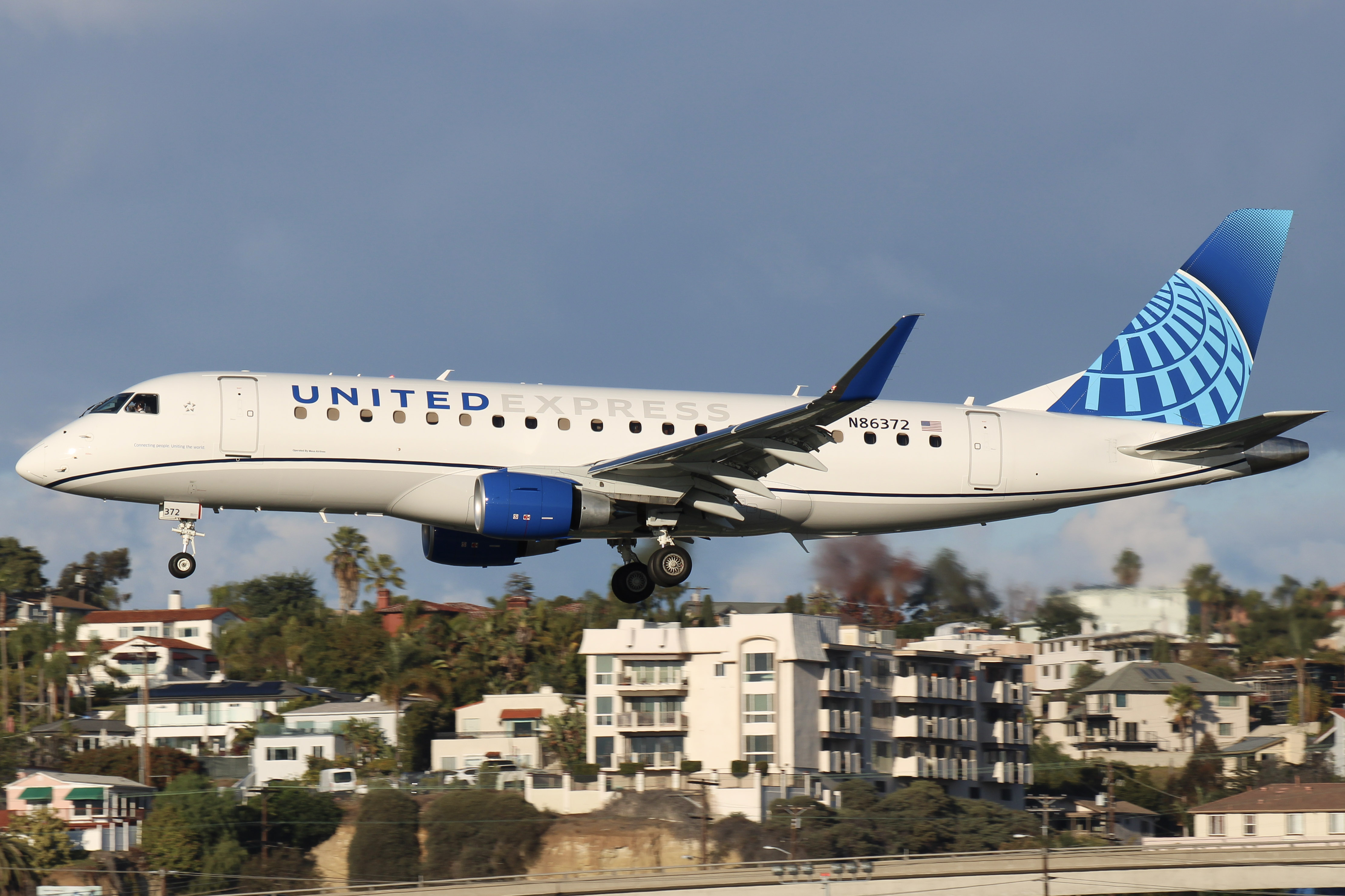 Full size: United Express Embraer E175 N86372 at San Diego International Airport