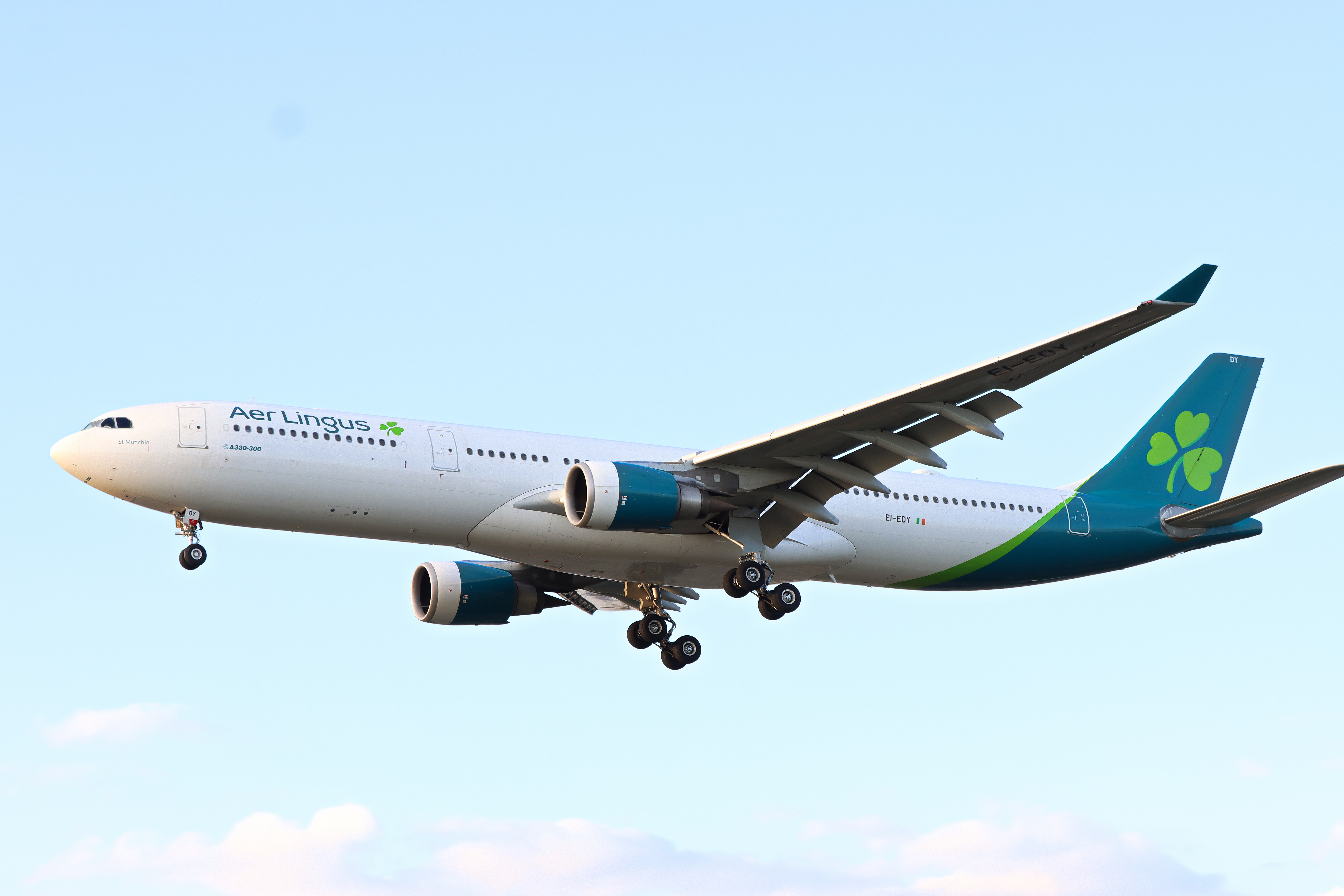 Full size: Aer Lingus Airbus A330-300 EI-EDY at London Heathrow International Airport
