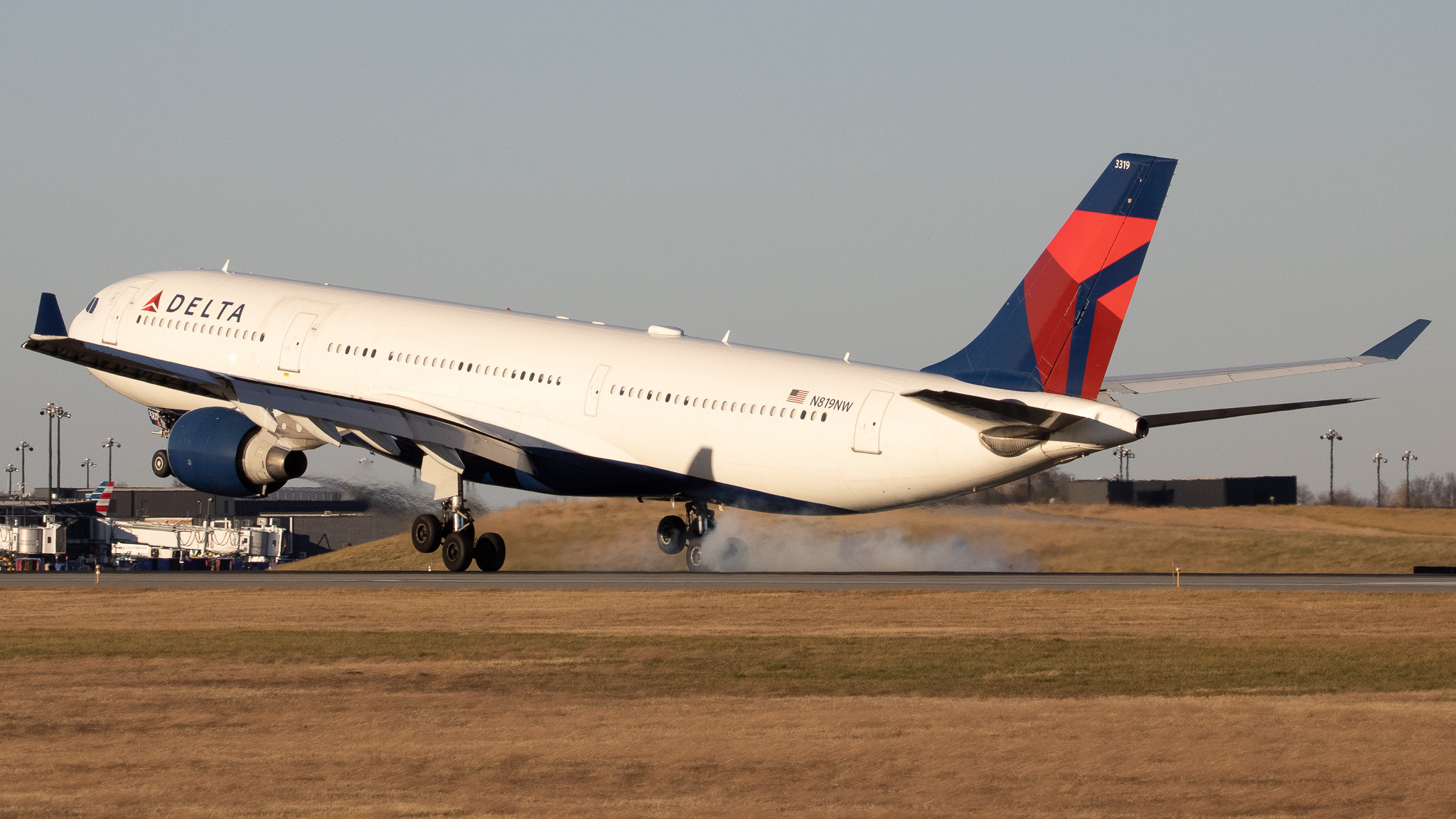 Full size: Delta Airlines Airbus A330-200 N819NW at Baltimore/Washington International Thurgood Marshall Airport