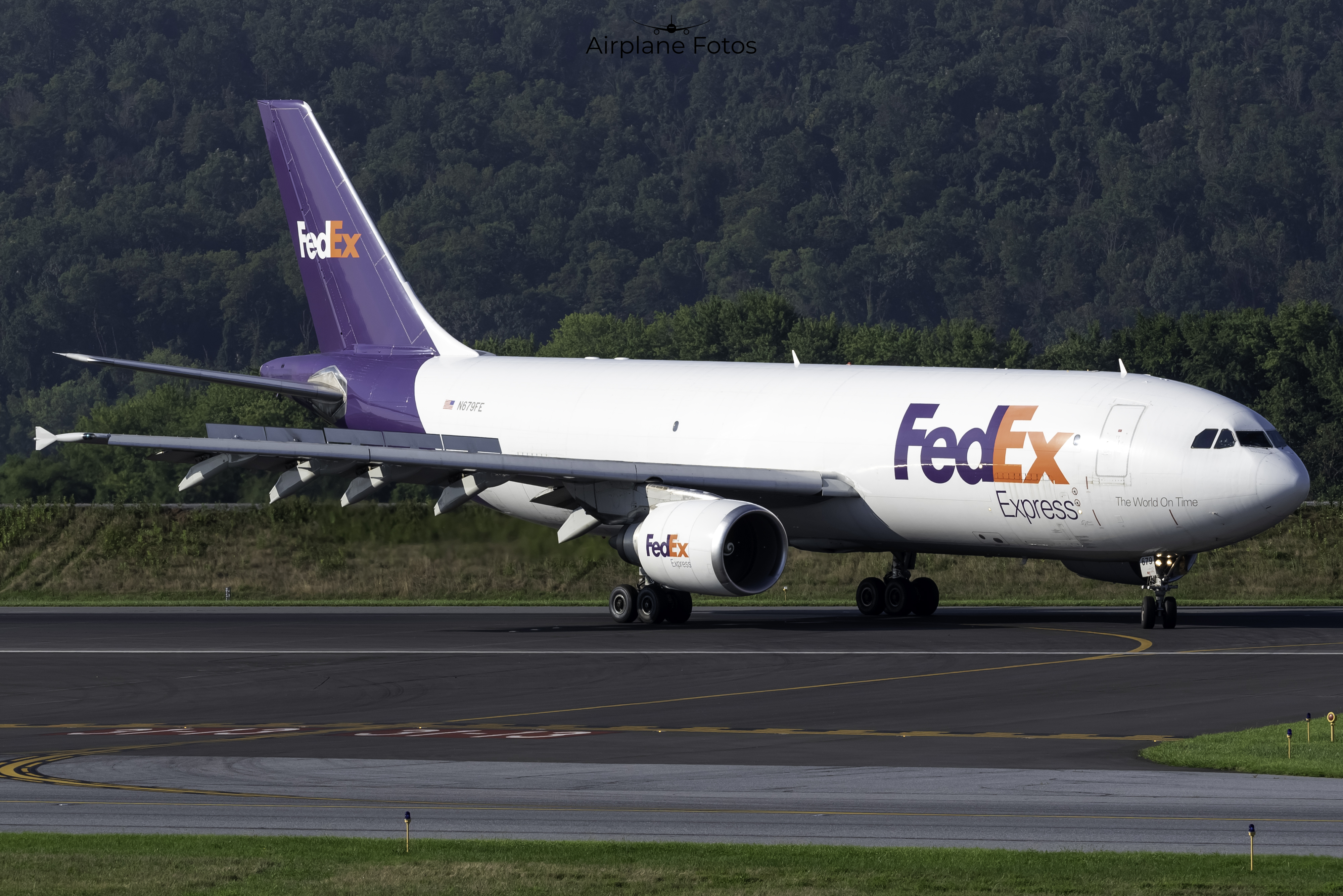 Full size: FedEx Airbus A300-600F  N679FE at Harrisburg International Airport