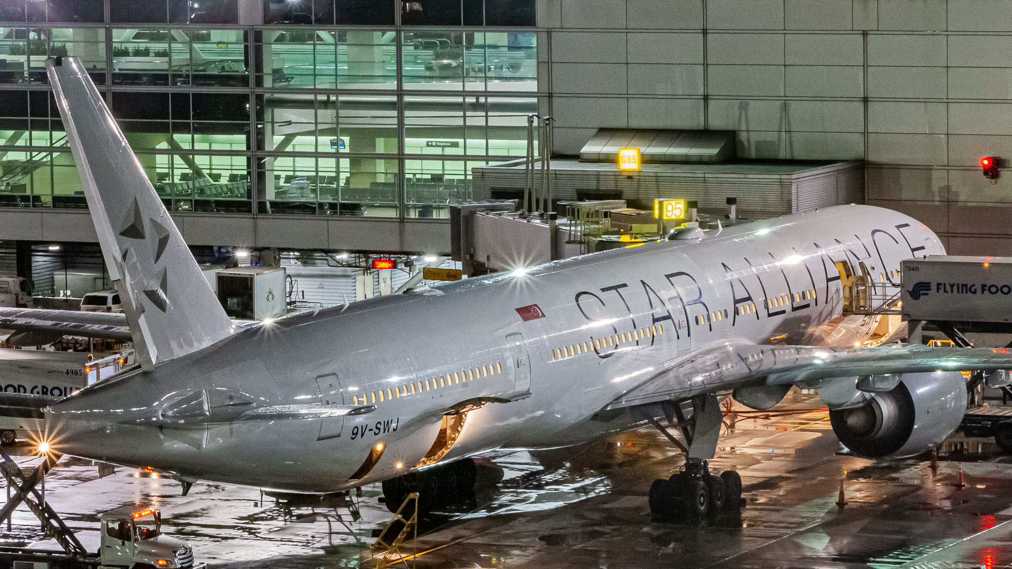 Full size: Singapore Airlines Boeing 777-300ER 9V-SWJ at San Francisco International Airport