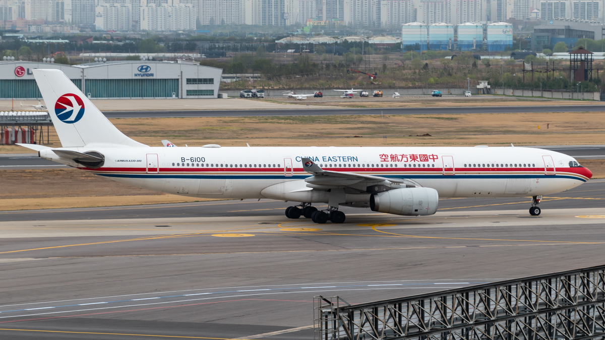 Full size: China Eastern Airlines Airbus A330-300 B-6100 at Seoul-Gimpo International Airport