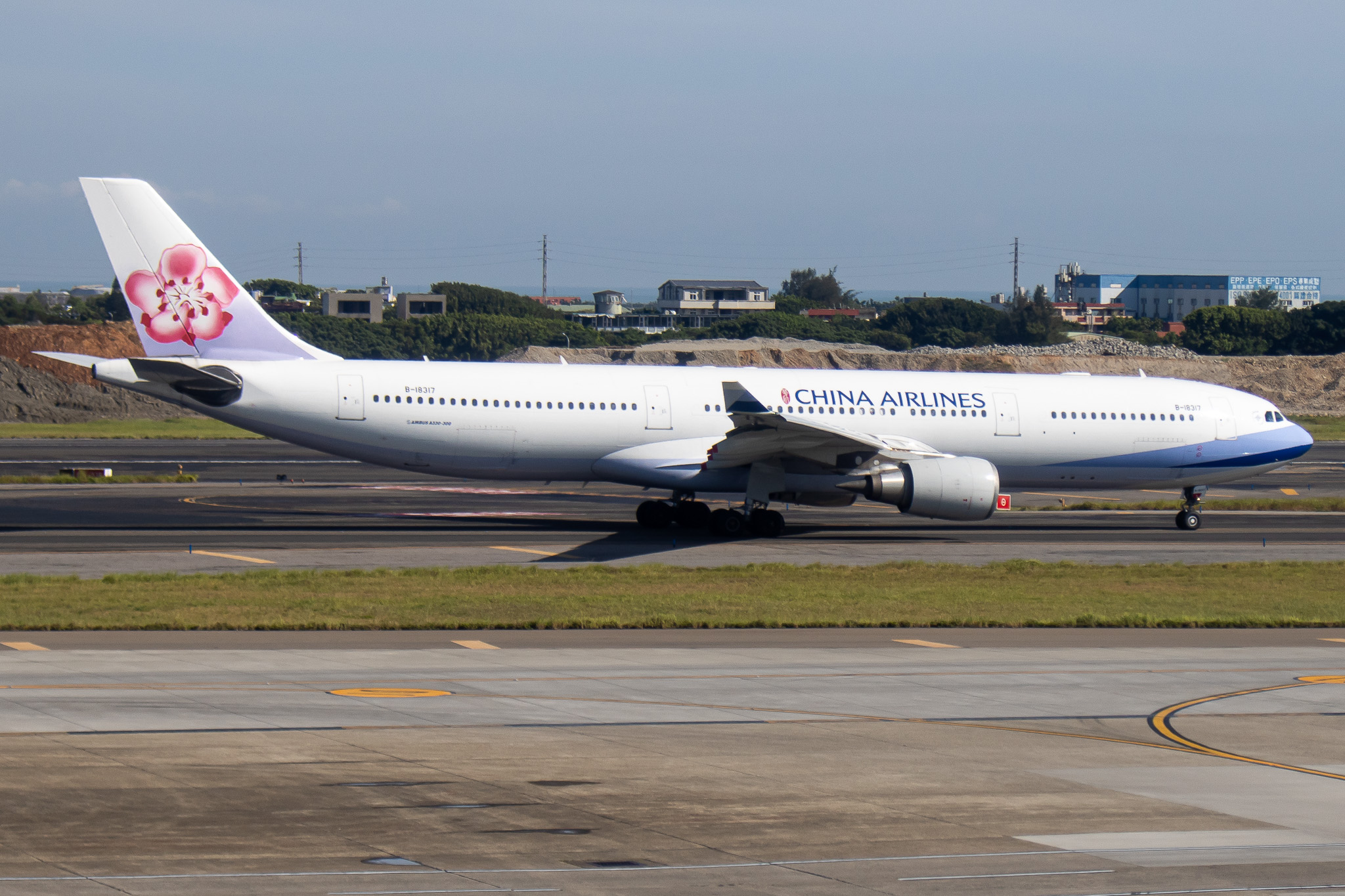 Full size: China Airlines Airbus A330-300 B-18317 at Taiwan Taoyuan International Airport