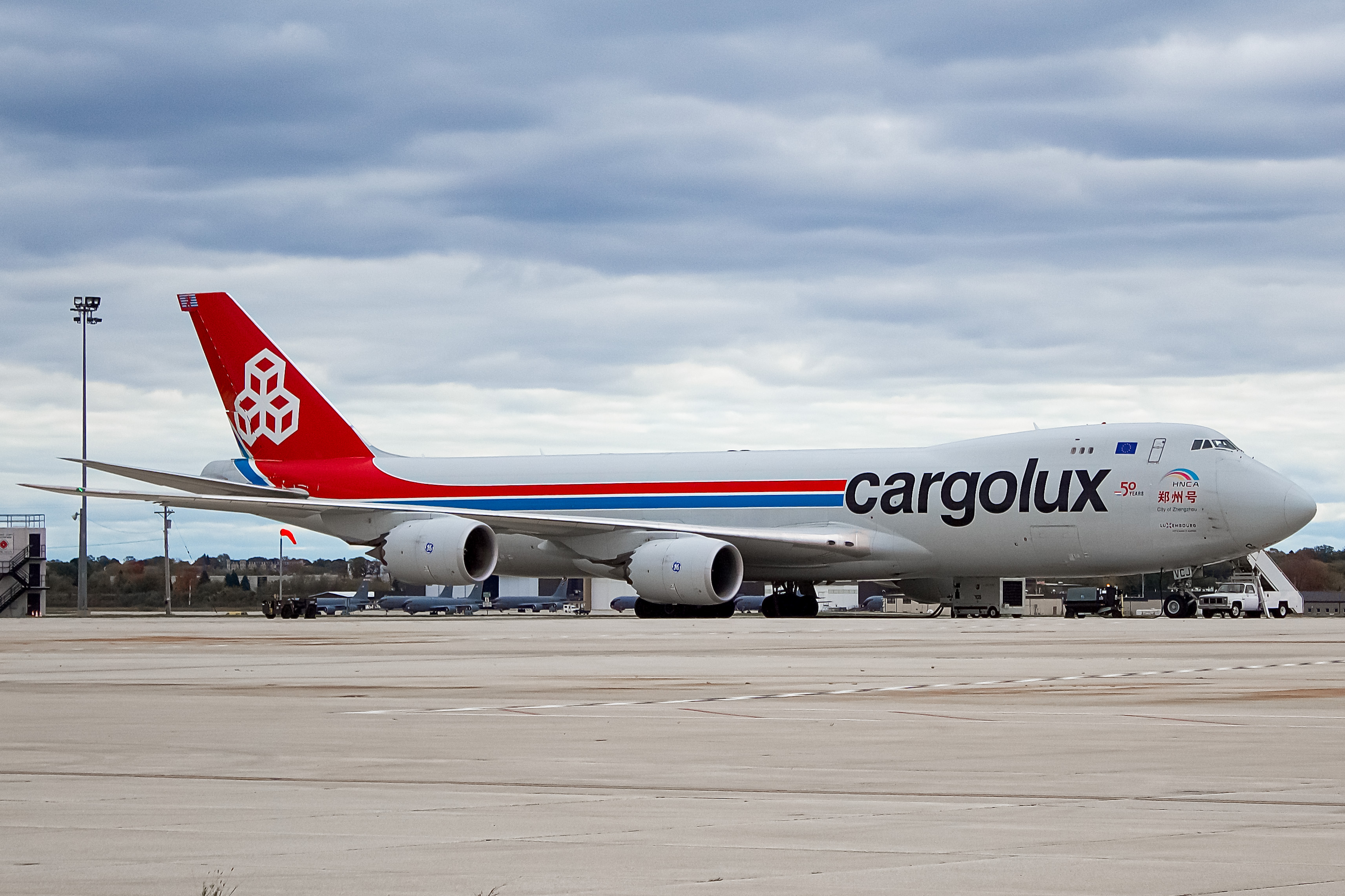 Full size: Cargolux Boeing 747-8F LX-VCJ at General Mitchell International Airport