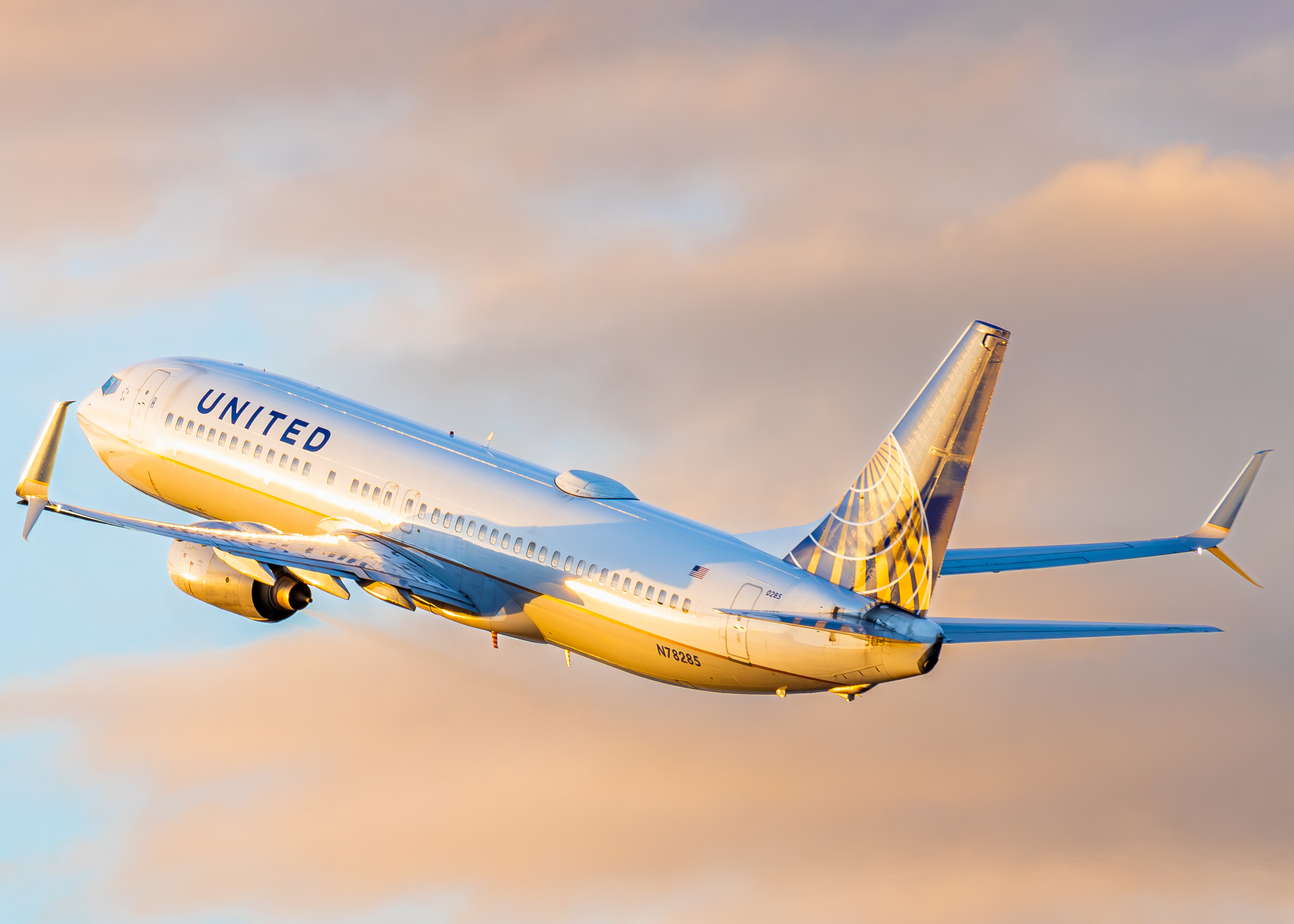 Full size: United Airlines Boeing 737-800 N78285 at Portland International Airport