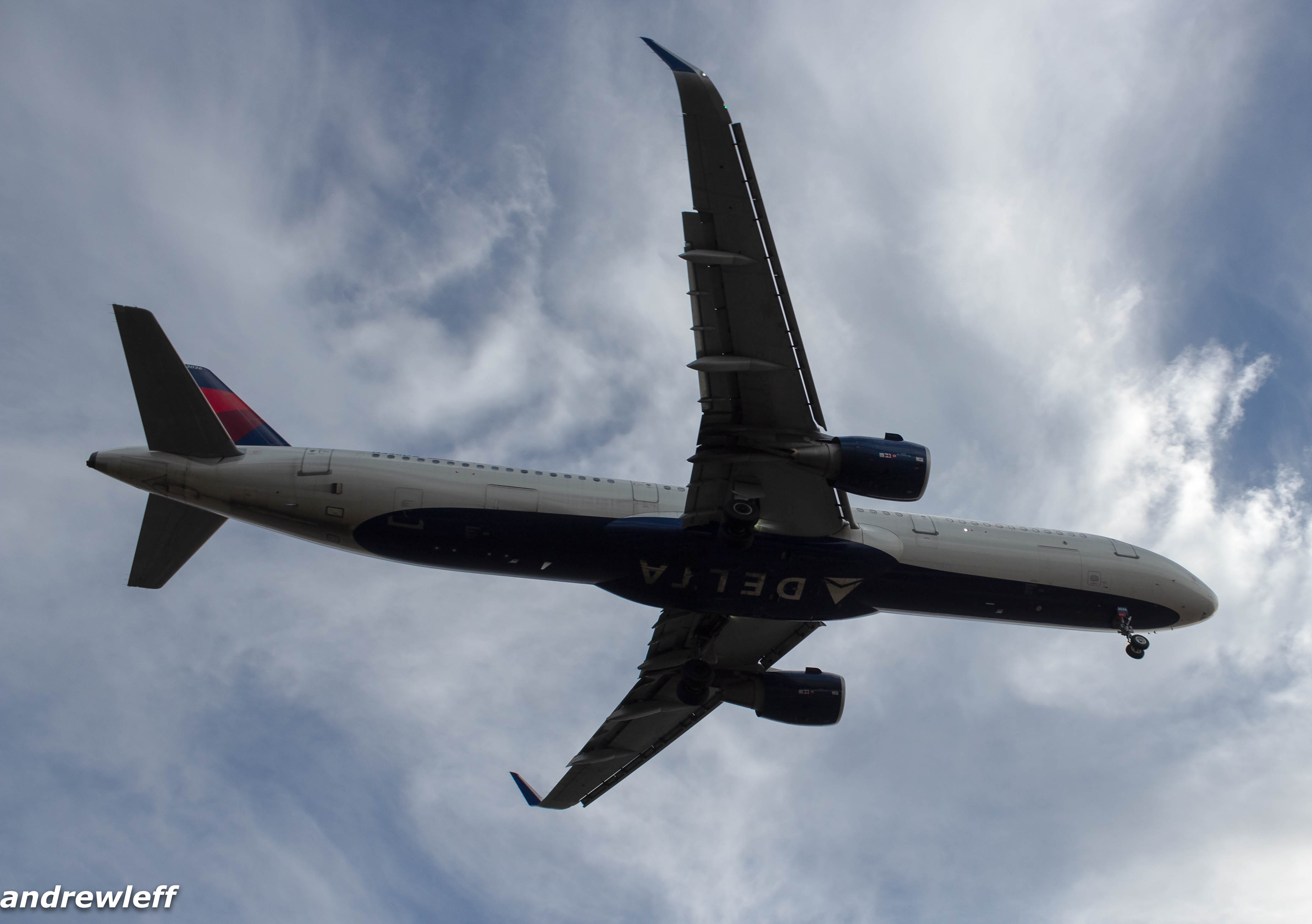 Full size: Delta Airlines Airbus A321-200 N336DX at Los Angeles International Airport