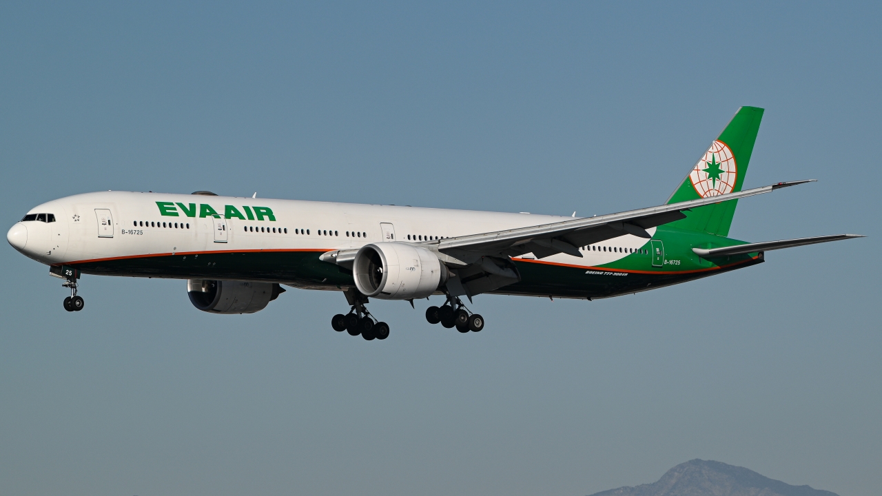 Full size: EVA Air Boeing 777-300ER B-16725 at Los Angeles International Airport