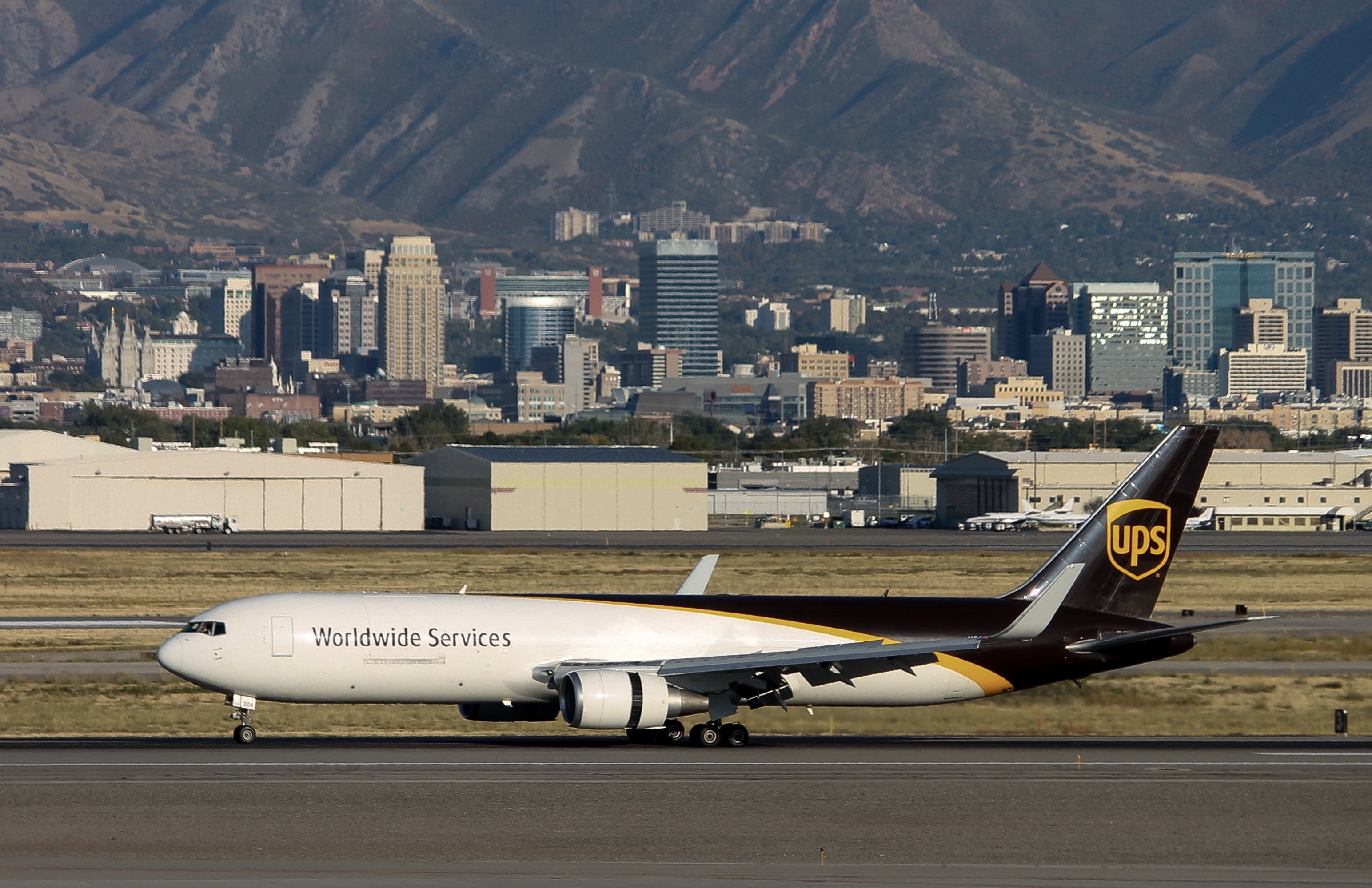 Full size: United Parcel Service Boeing 767-300F N330UP at Salt Lake City International Airport