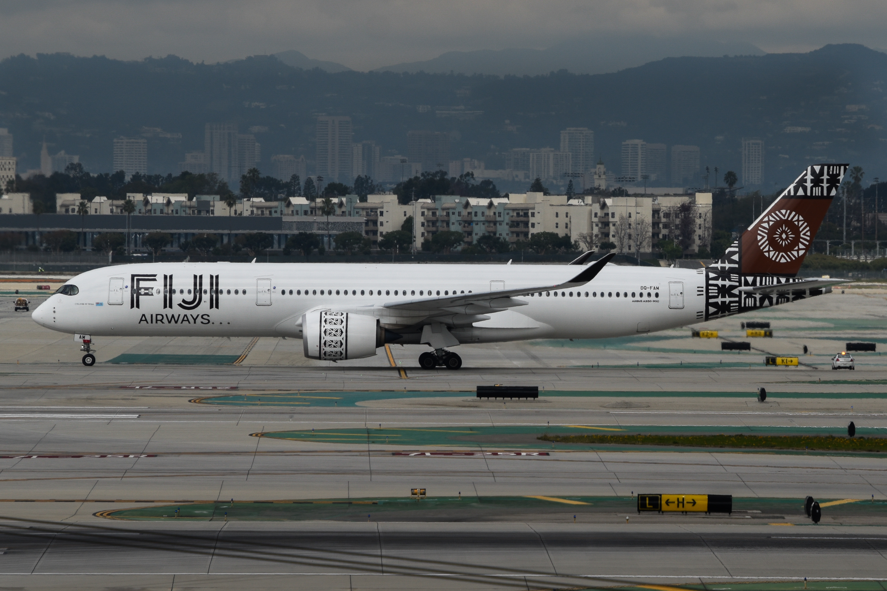 Full size: Fiji Airways Airbus A350-900 DQ-FAM at Los Angeles International Airport