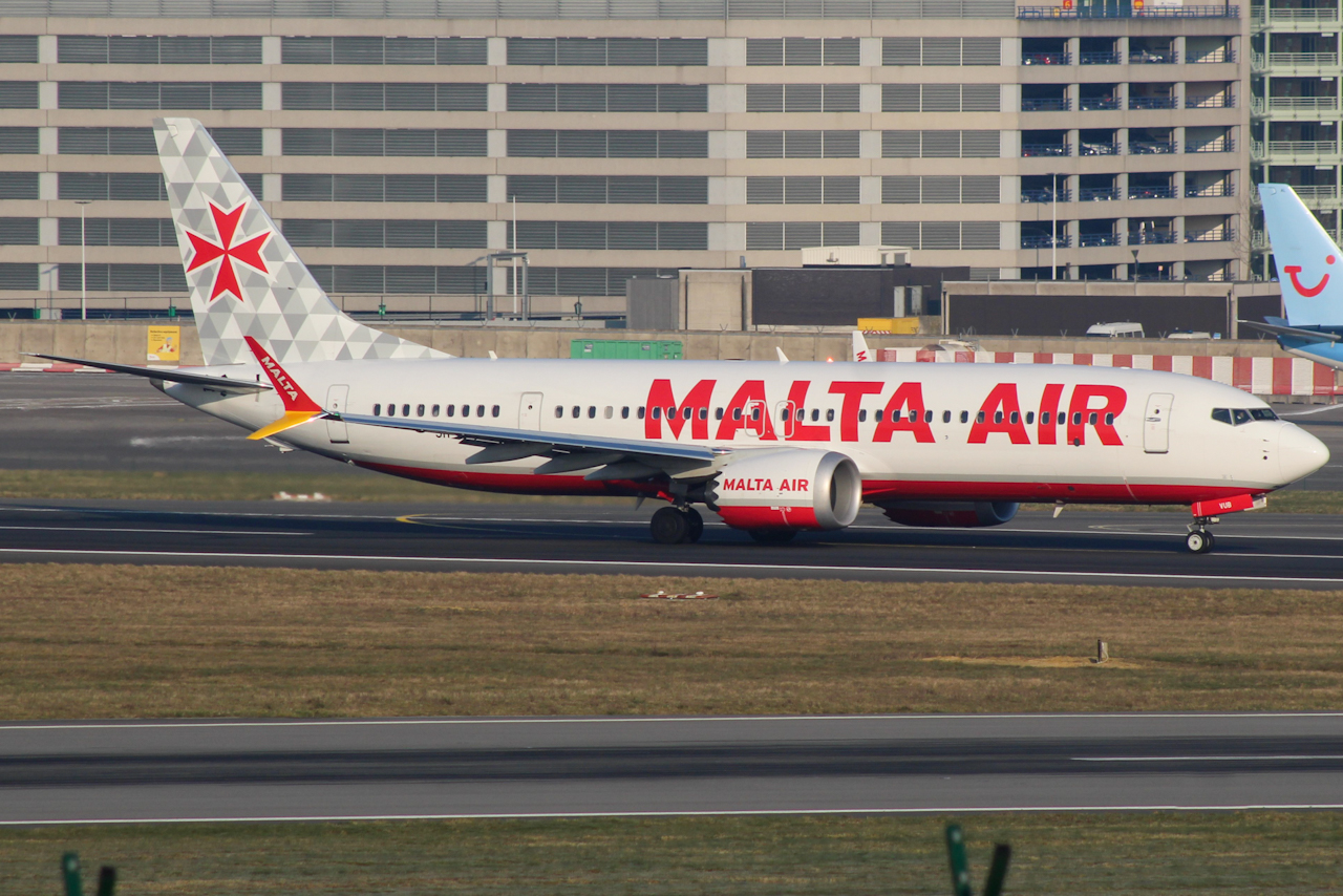 Full size: Air Malta Boeing 737 MAX 8 9H-VUB at Brussels Airport