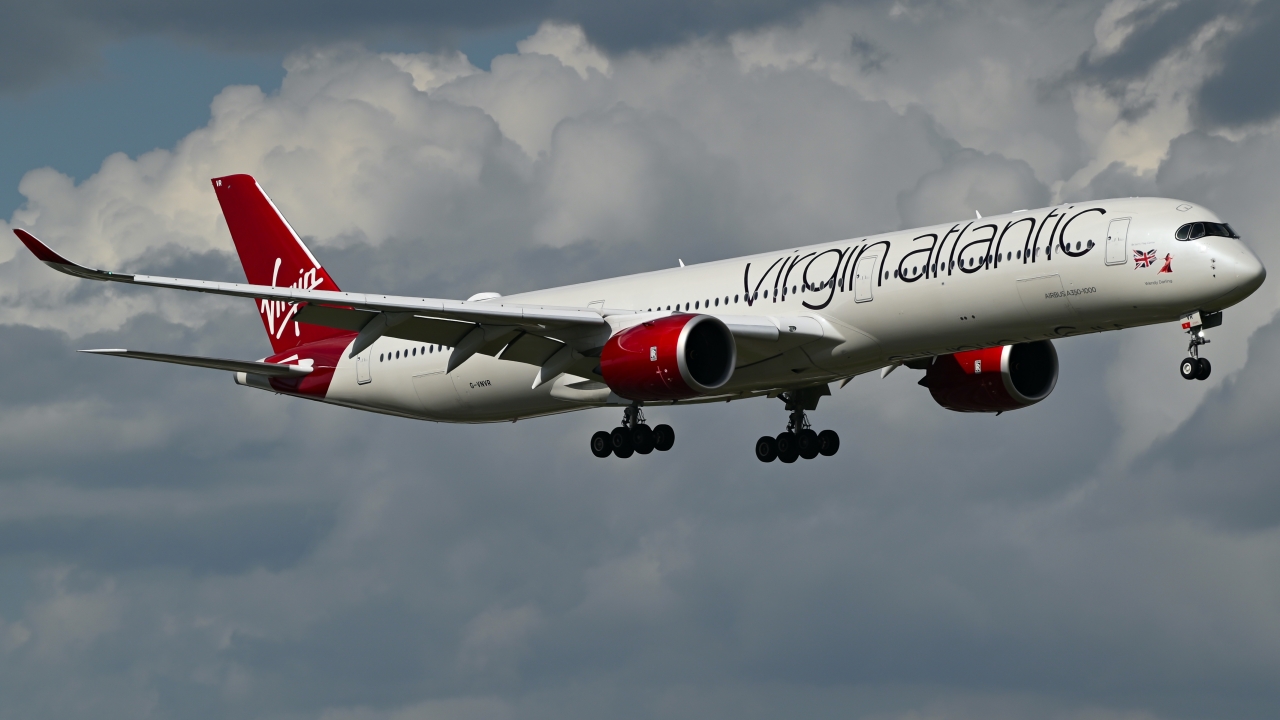Full size: Virgin Atlantic Airbus A350-1000 G-VNVR at Orlando International Airport