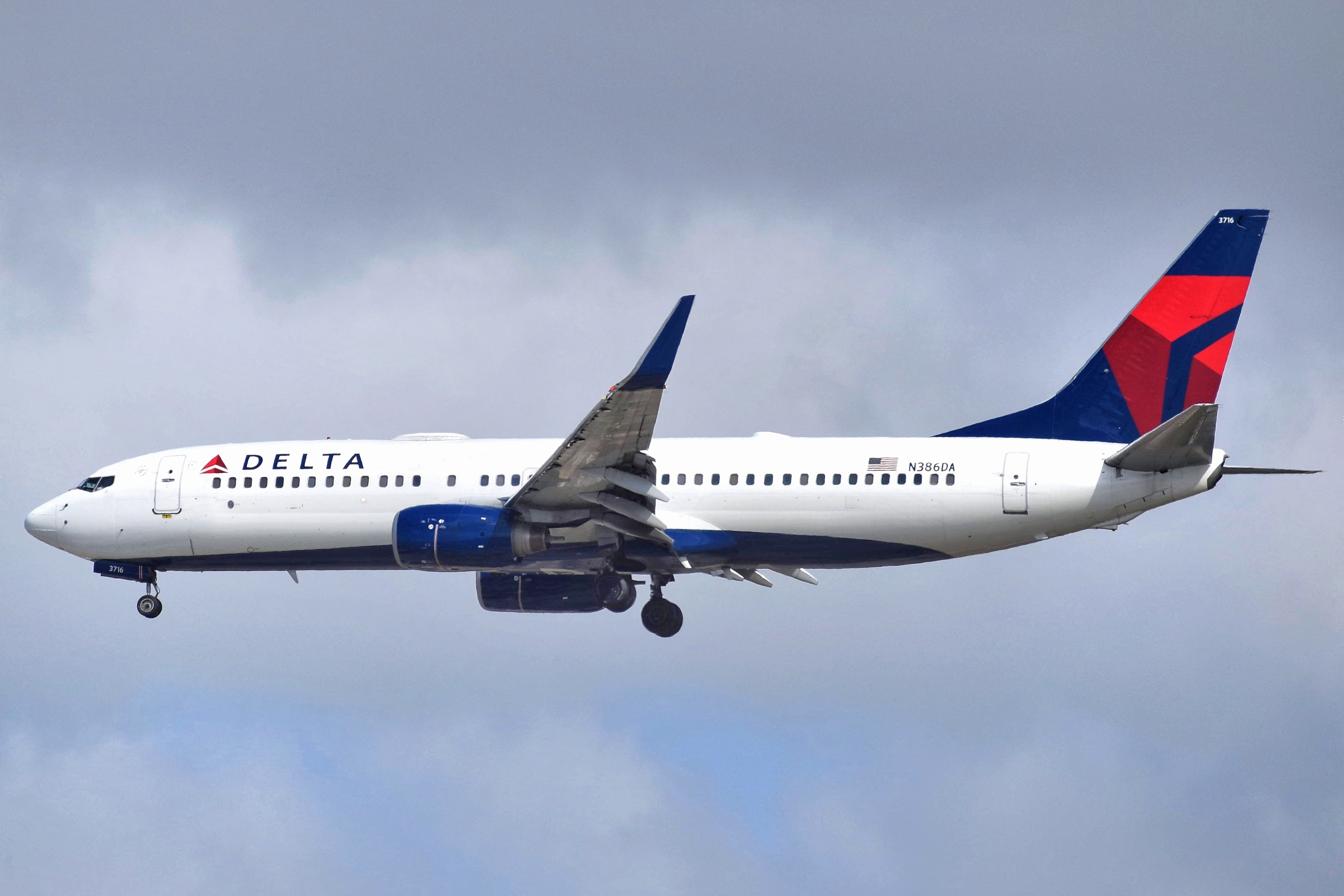 Full size: Delta Airlines Boeing 737-800 N386DA at San Diego International Airport