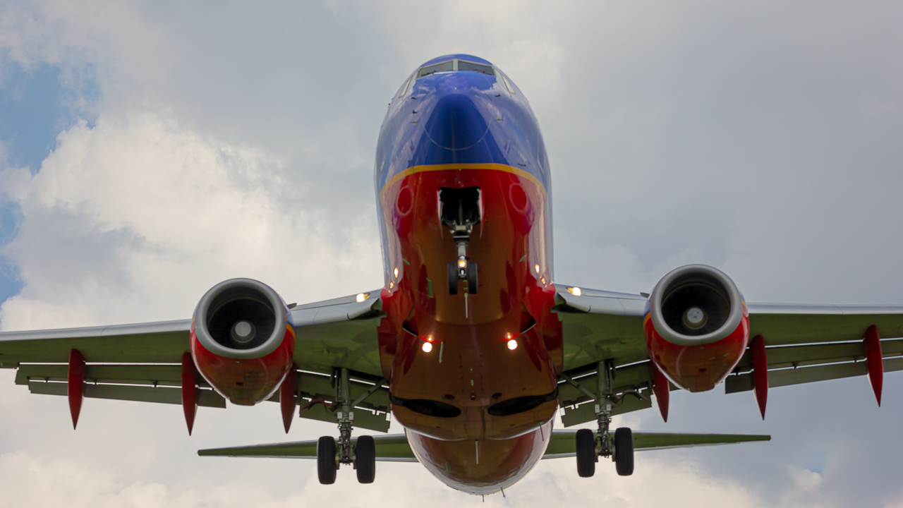 Full size: Southwest Airlines Boeing 737-700 N256WN at John Glenn Columbus International Airport