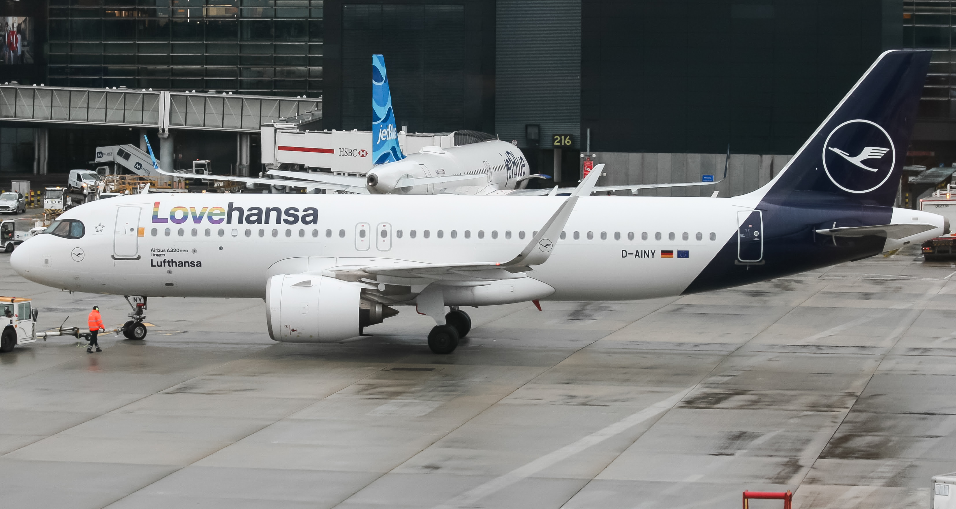 Full size: Lufthansa Airbus A320NEO D-AINY at London Heathrow International Airport