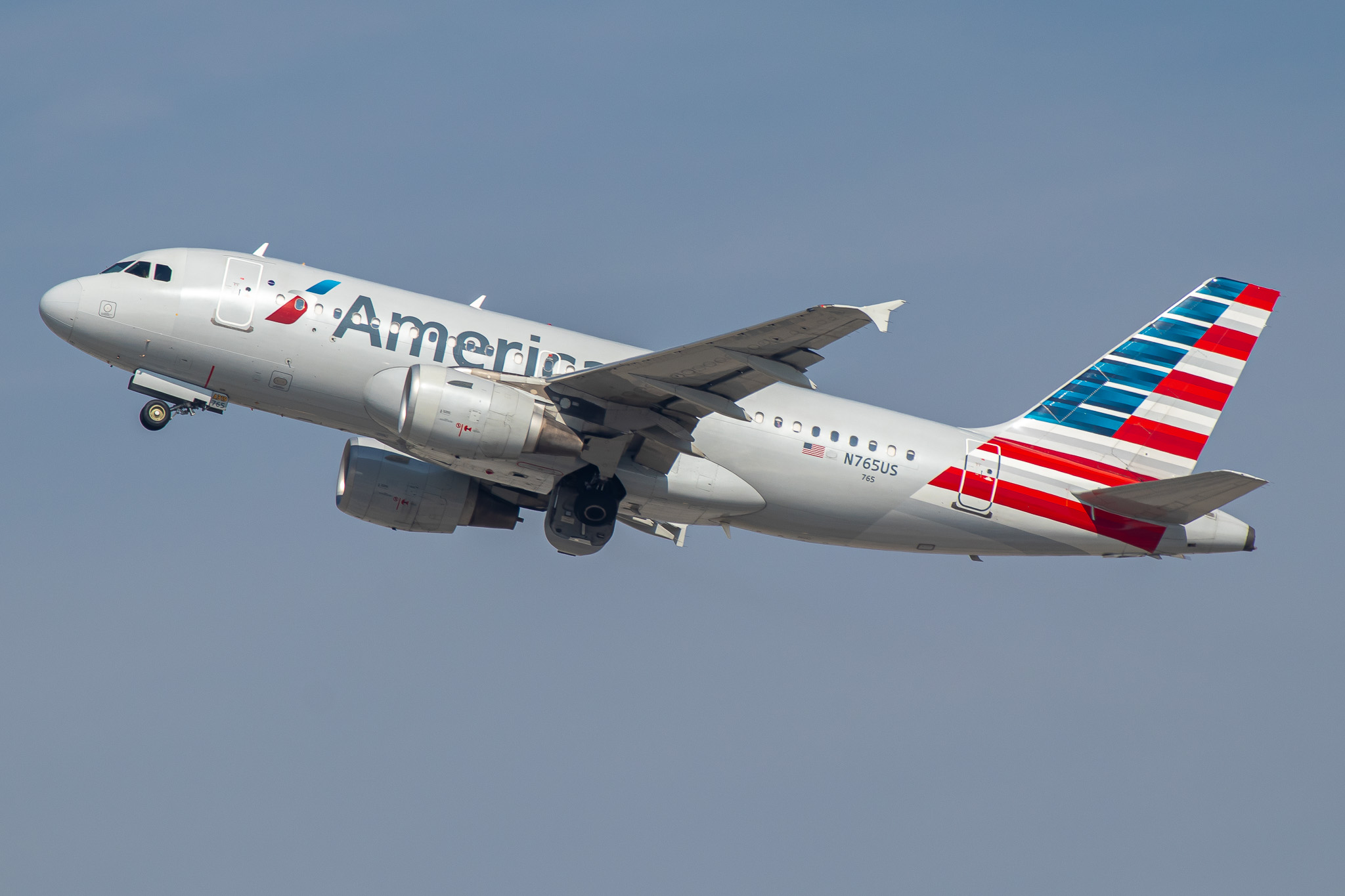 Full size: American Airlines Airbus A319 N765US at Los Angeles International Airport