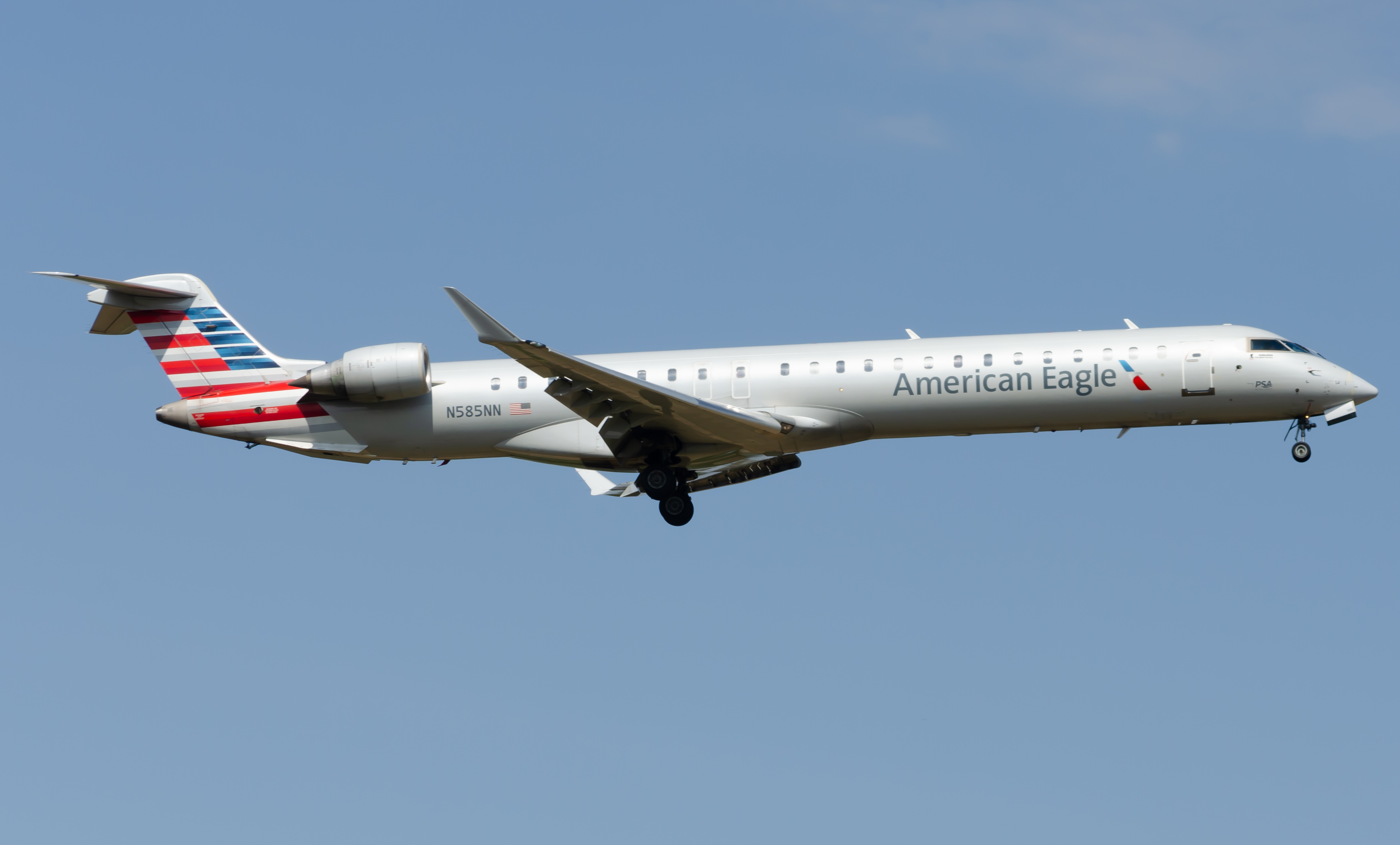 Full size: American Eagle Mitsubishi CRJ-900 N585NN at Pensacola International Airport