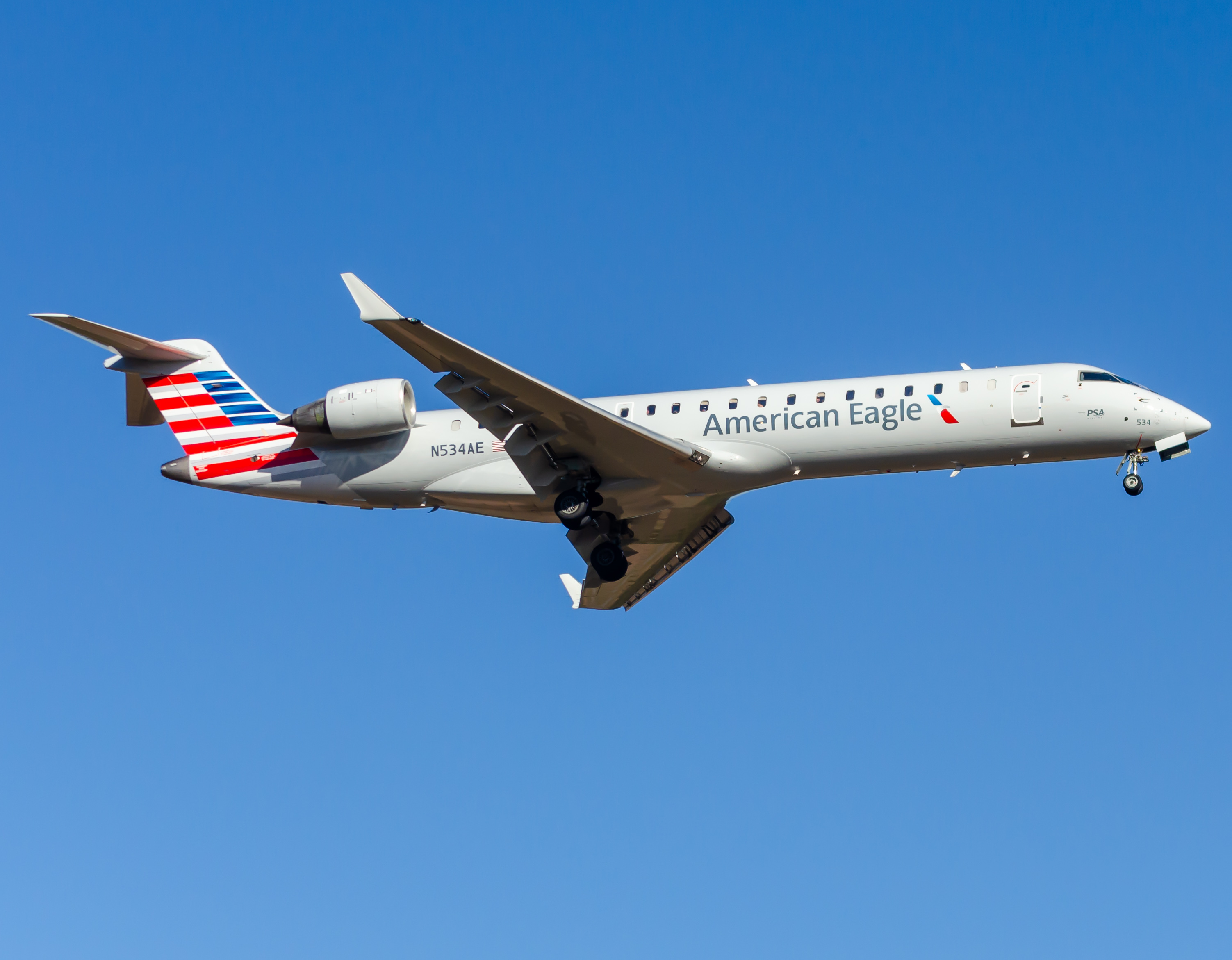 Full size: American Eagle Mitsubishi CRJ-700 N534AE at Pensacola International Airport