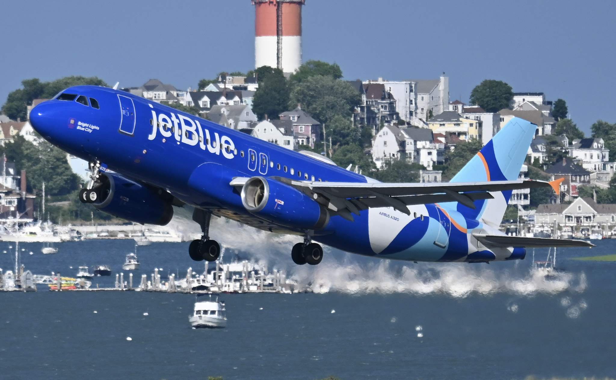 Full size: JetBlue Airways Airbus A320 N629JB at General Edward Lawrence Logan International Airport