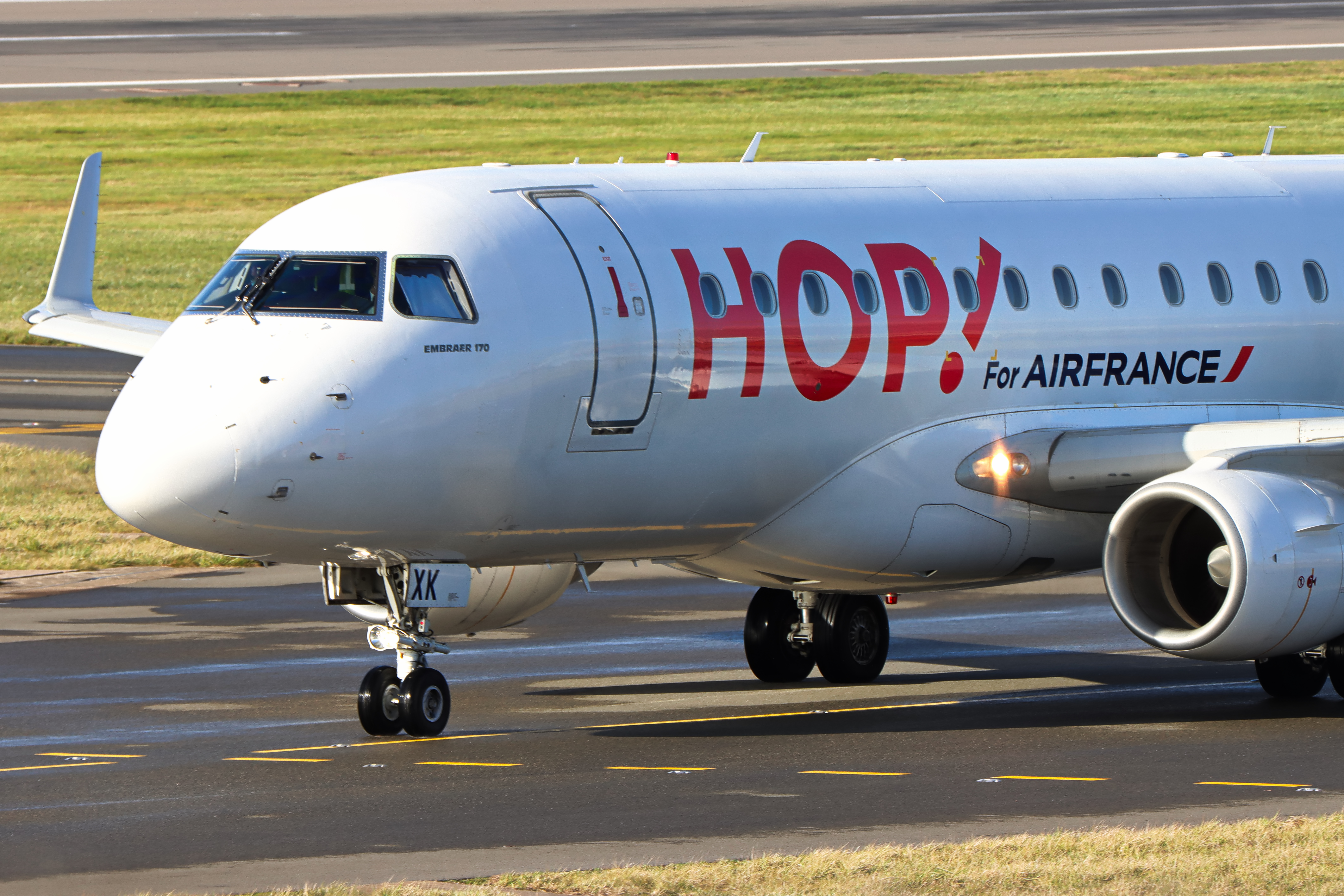 Full size: HOP! Embraer ERJ170 F-HBXK at Birmingham Airport