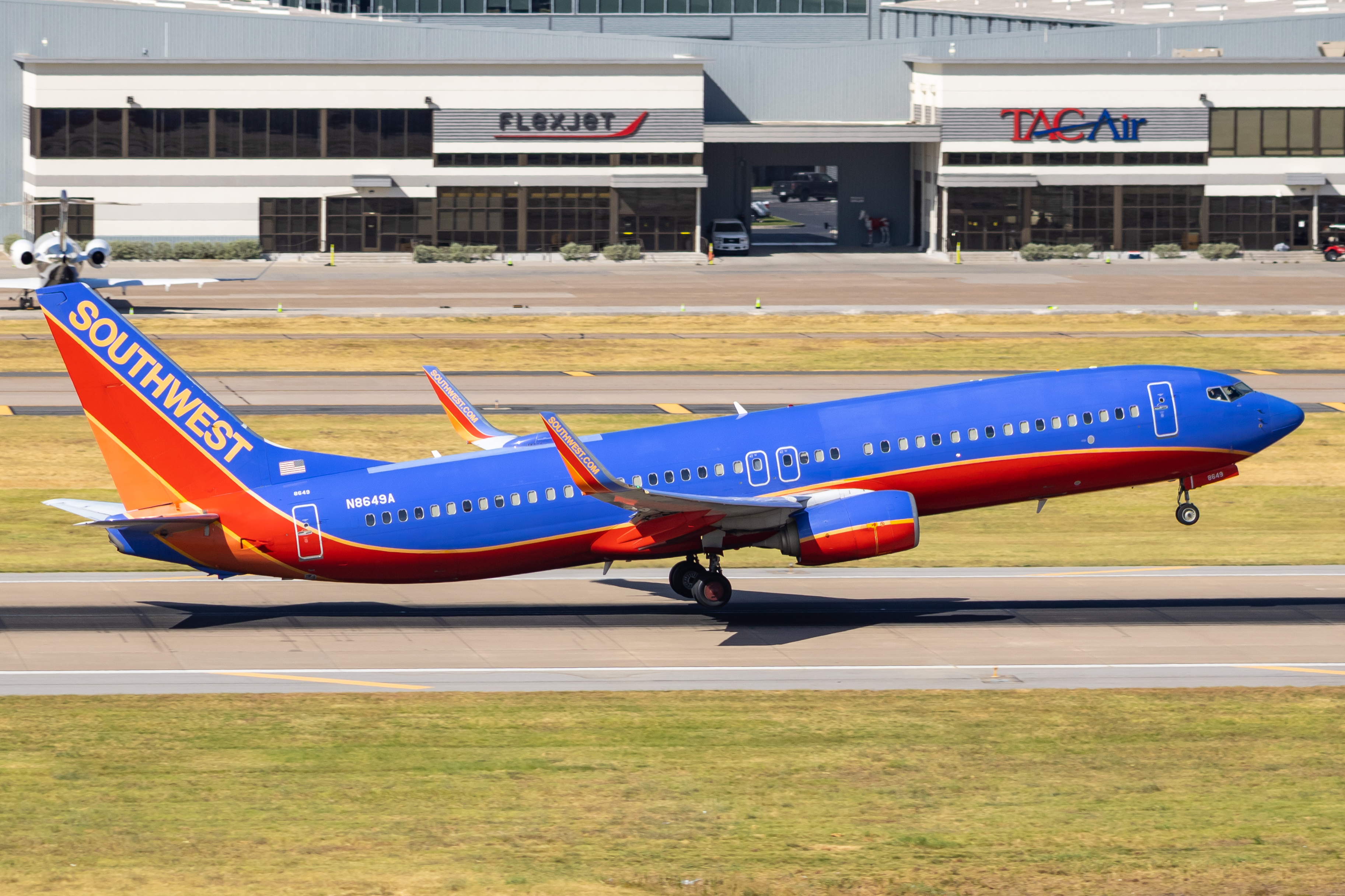 Full size: Southwest Airlines Boeing 737-800 N8649A at Dallas Love Field Airport