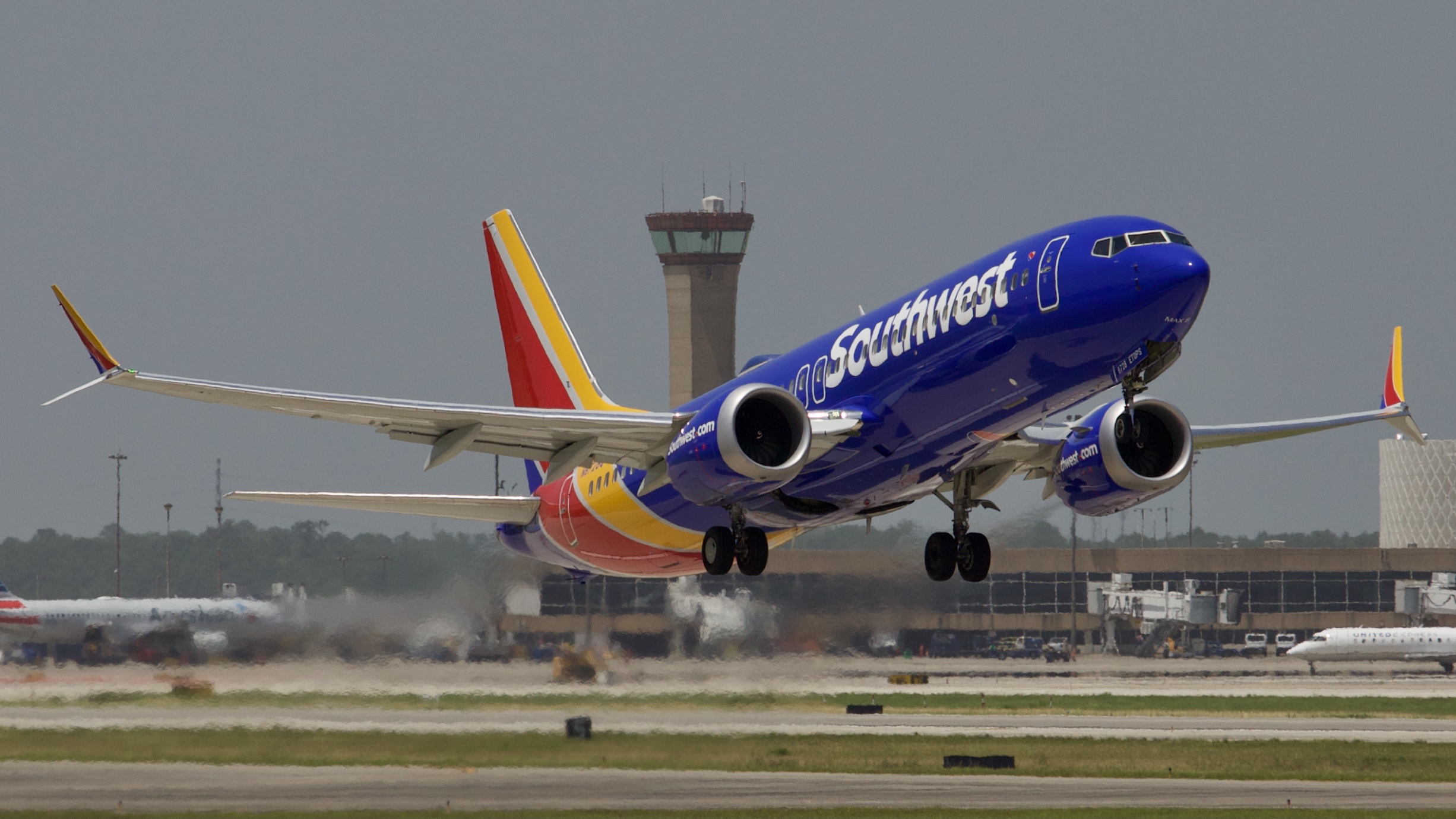 Full size: Southwest Airlines Boeing 737 MAX 8 N8728Q at Houston-George Bush Intercontinental Airport