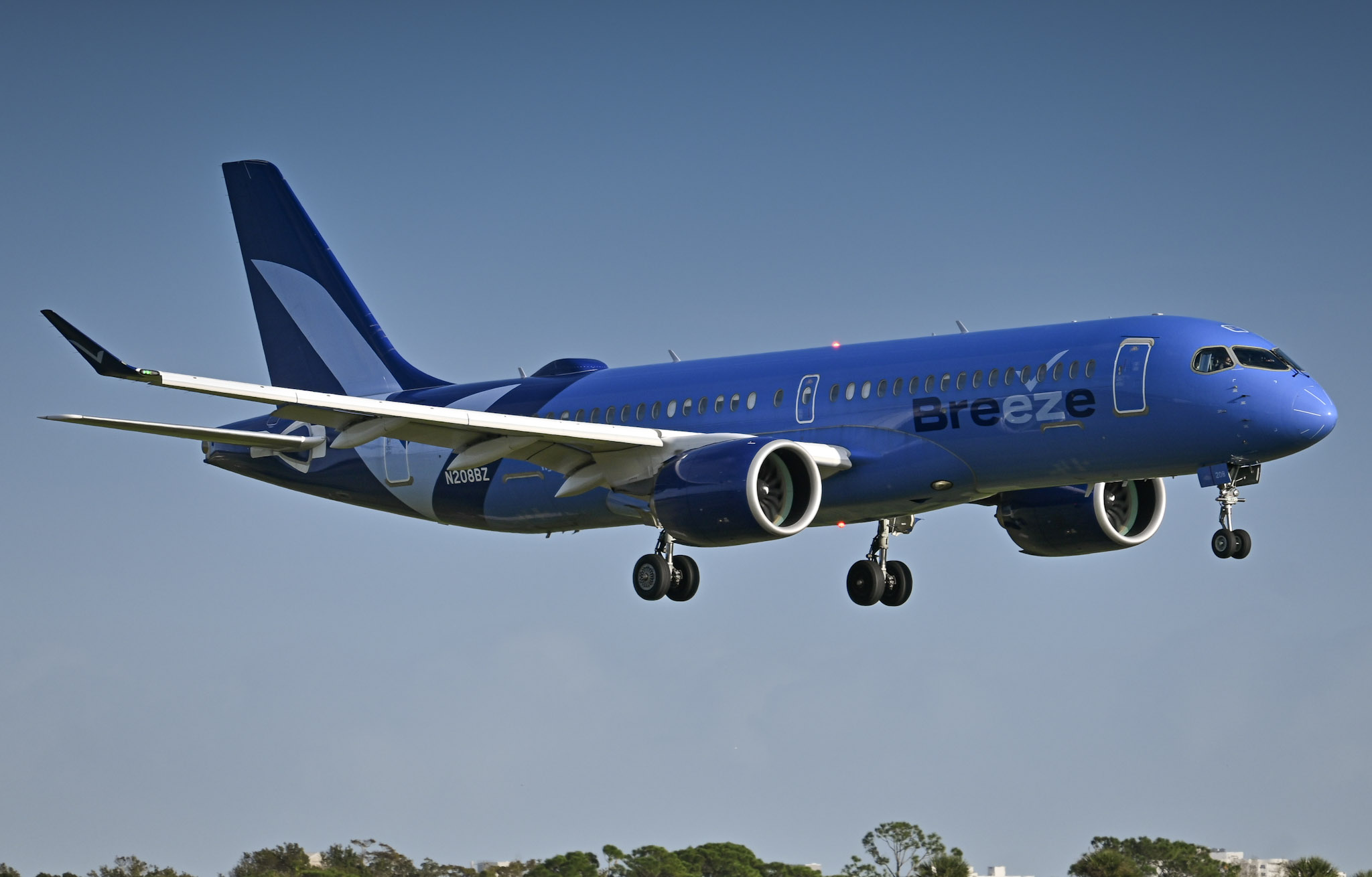 Full size: Breeze Airways Airbus A220-300 N208BZ at Daytona Beach International Airport