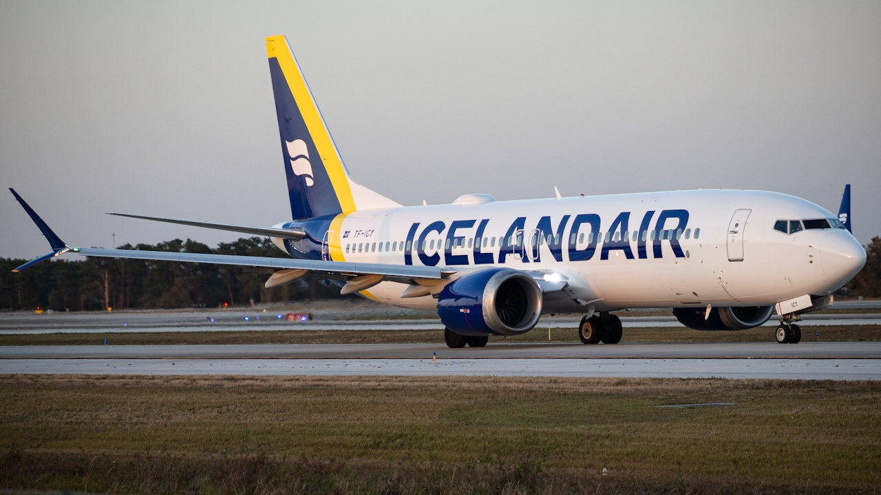 Full size: Icelandair Boeing 737 MAX 8 TF-ICY at Orlando International Airport