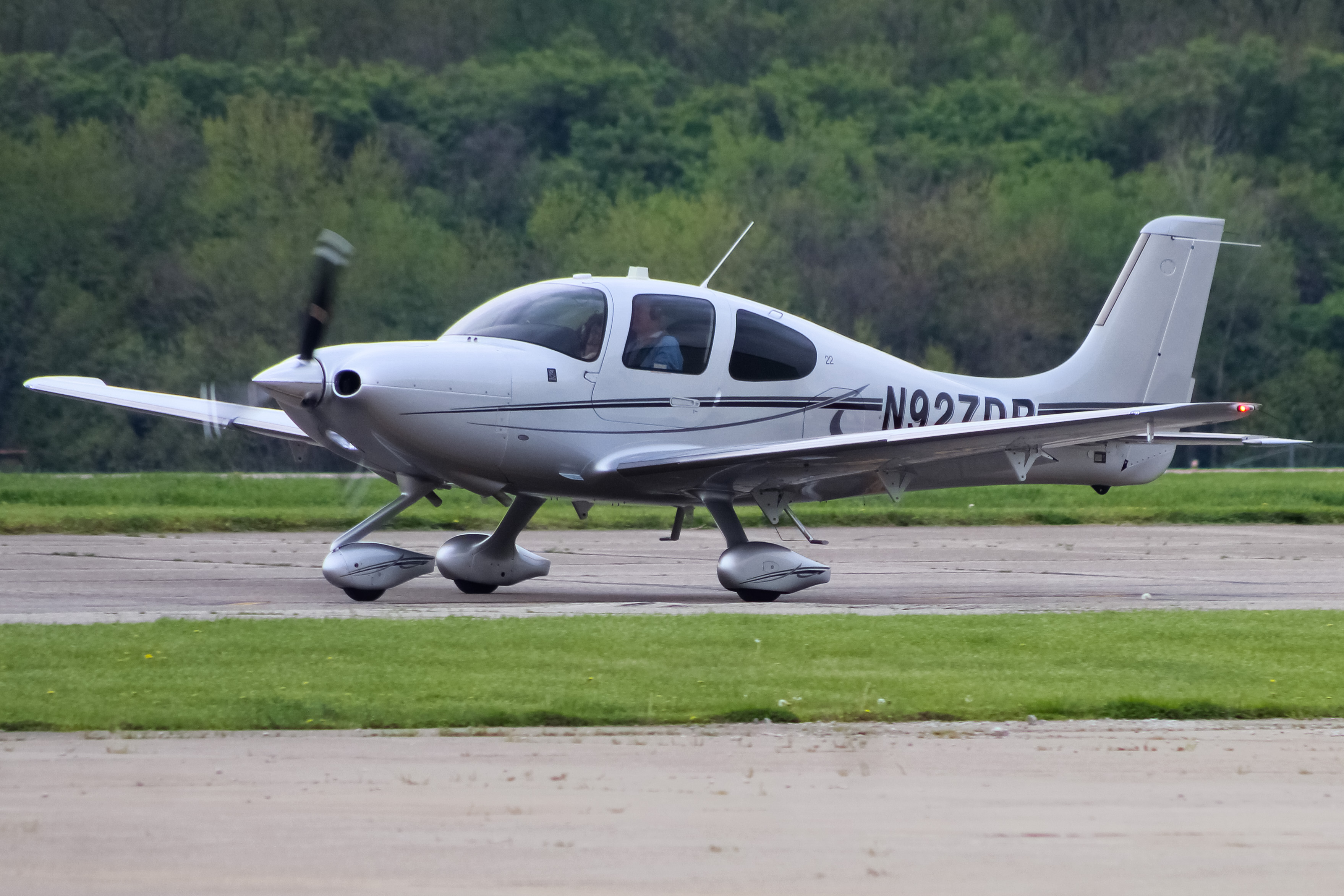 Full size: PRIVATE Cirrus SR-22 N927DB at Cincinnati Municipal Airport/Lunken Field