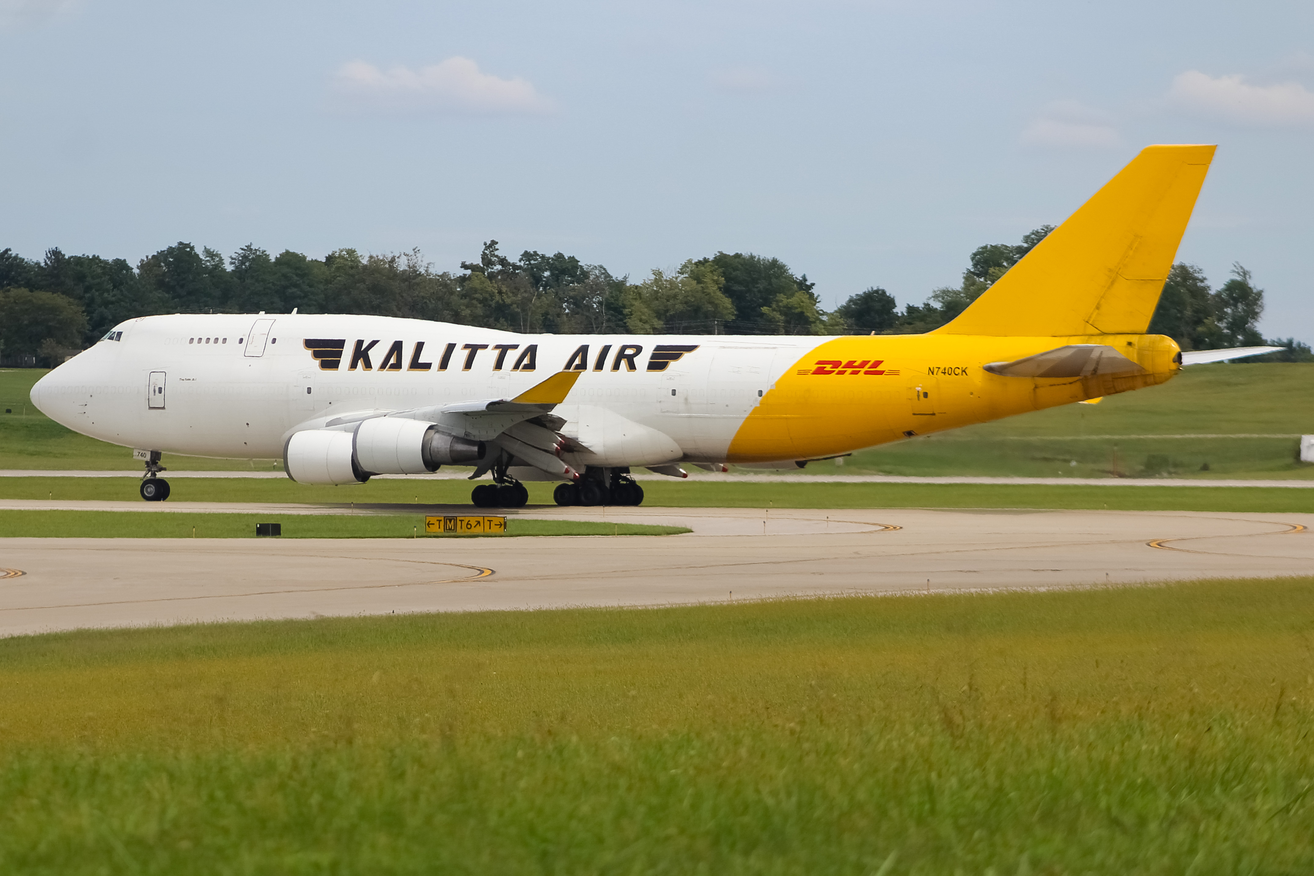 Full size: DHL Boeing 747-400BCF N740CK at Cincinnati/Northern Kentucky International Airport