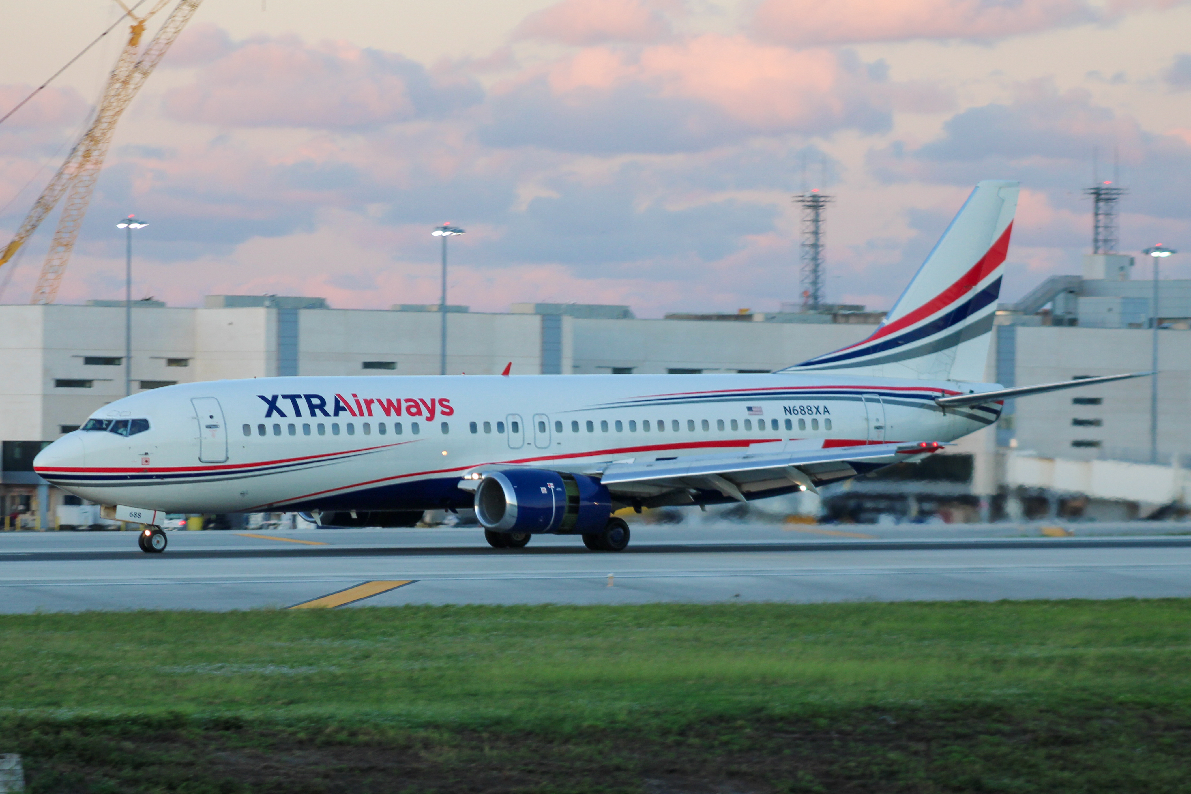 Full size: Xtra Airways Boeing 737-400 N688XA at Fort Lauderdale/Hollywood International Airport