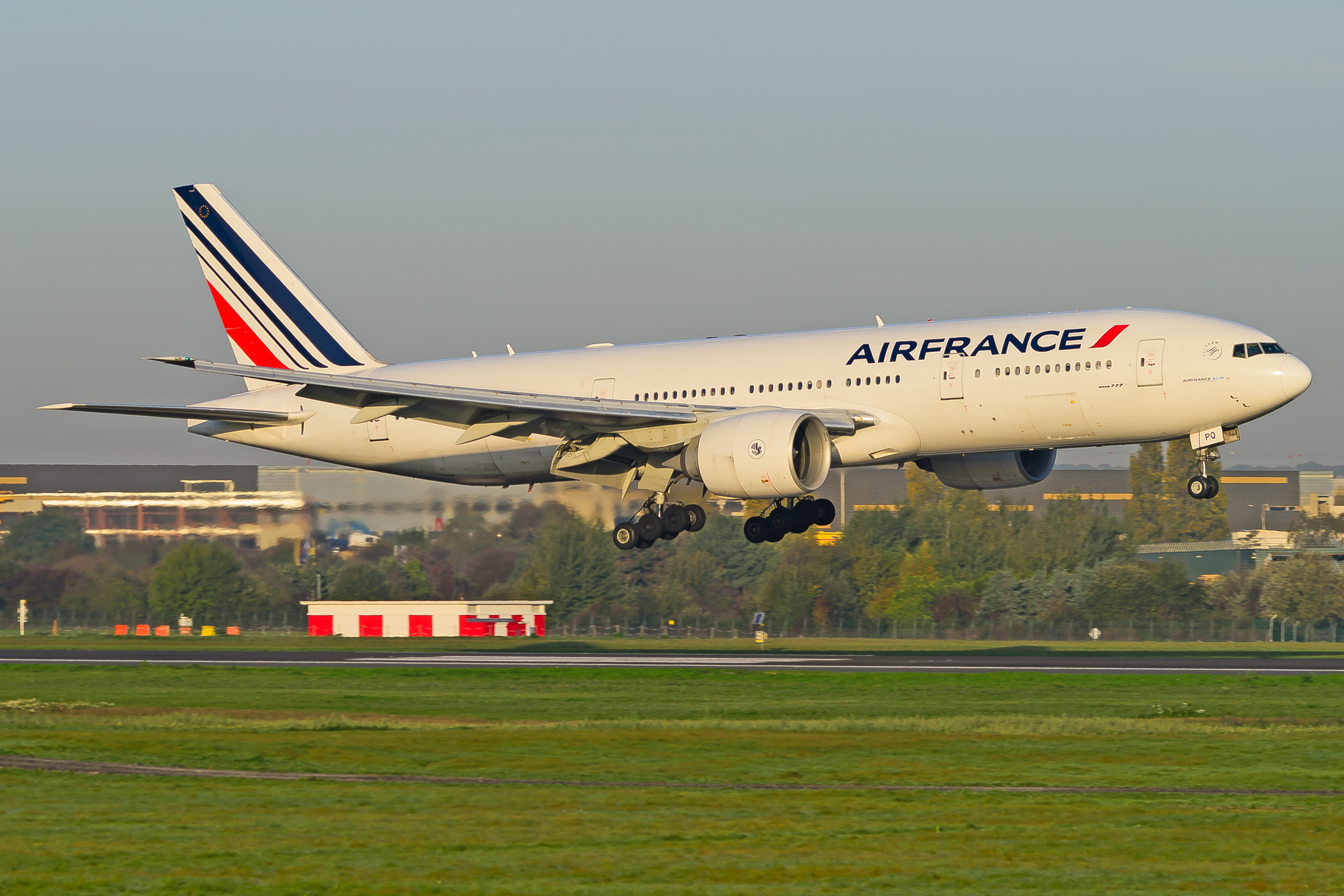 Full size: Air France Boeing 777-200ER F-GSPQ at Paris Orly Airport