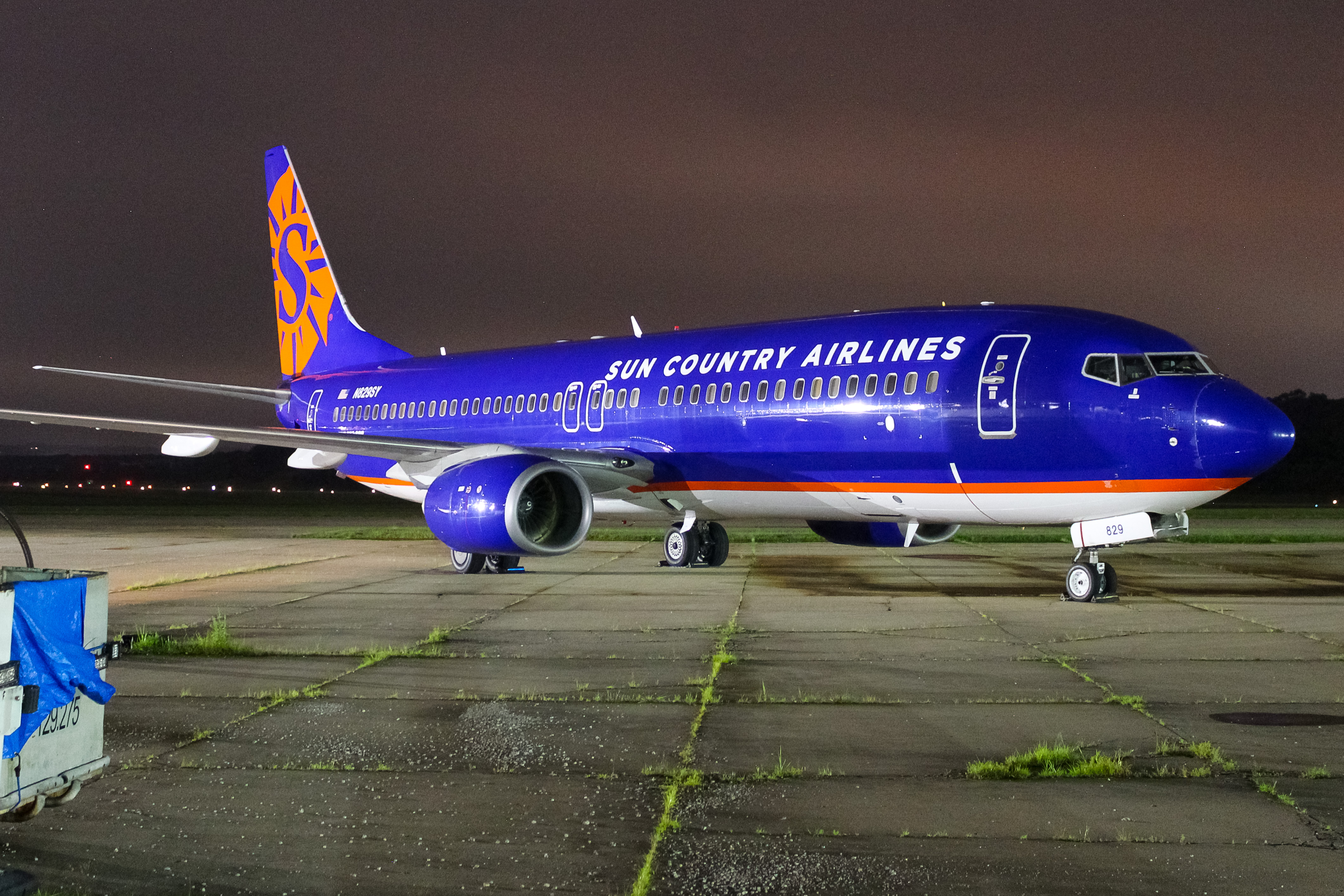 Full size: Sun Country Airlines Boeing 737-800 N829SY at Cincinnati Municipal Airport/Lunken Field