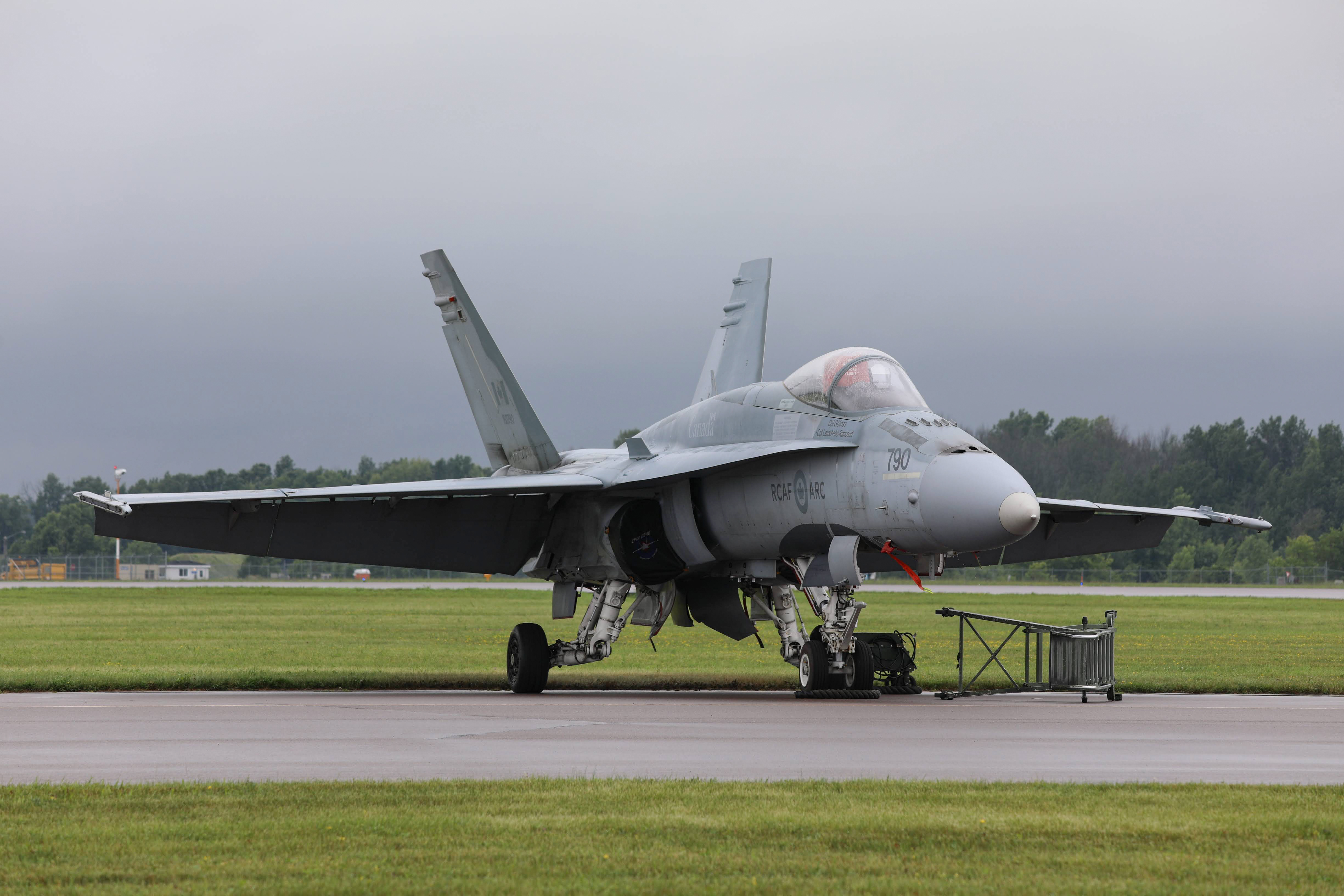 Full size: Royal Canadian Air Force McDonnell Douglas CF-18 Hornet  188790 at Trenton