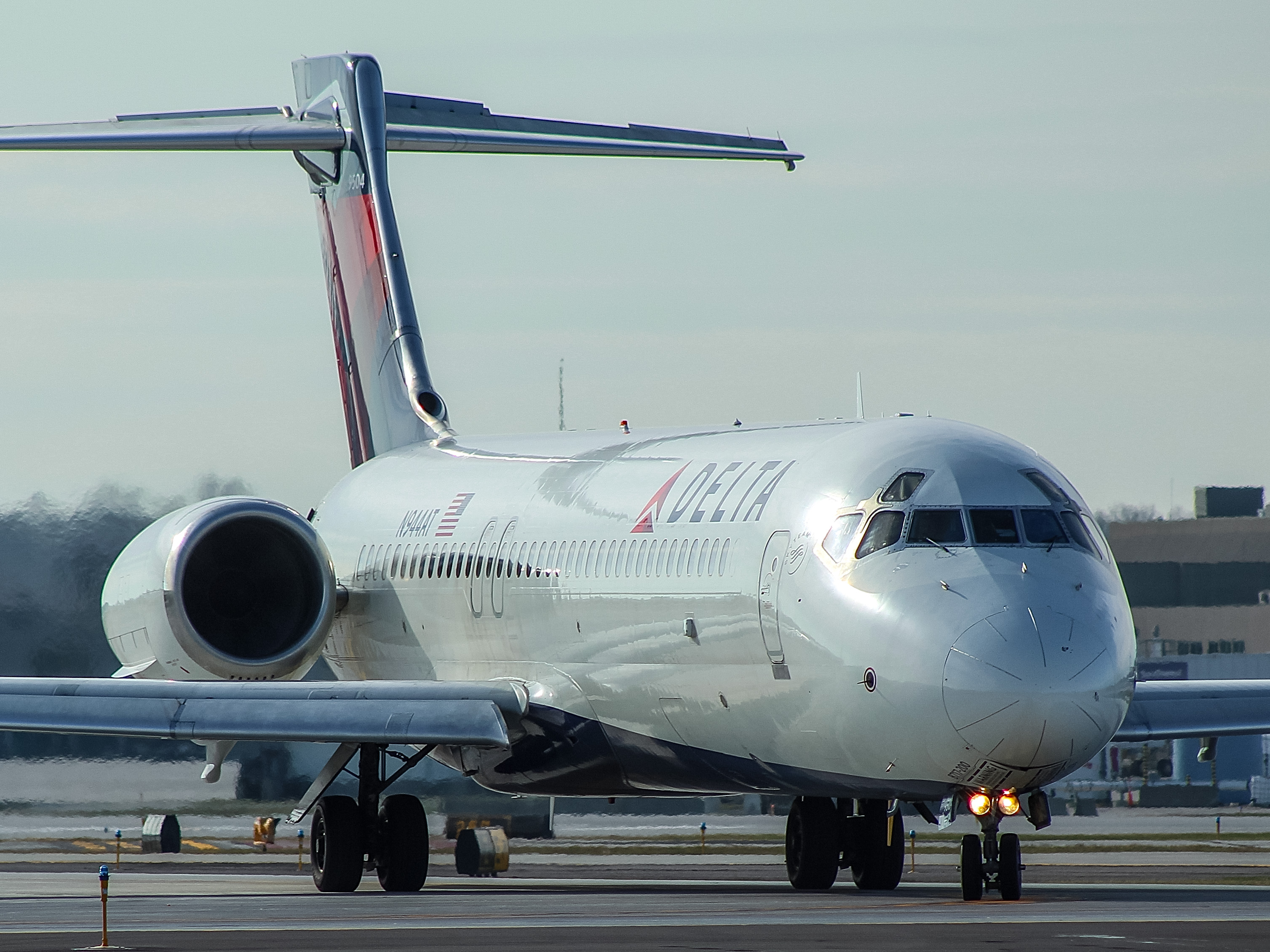Full size: Delta Airlines Boeing 717-200 N944AT at General Mitchell International Airport