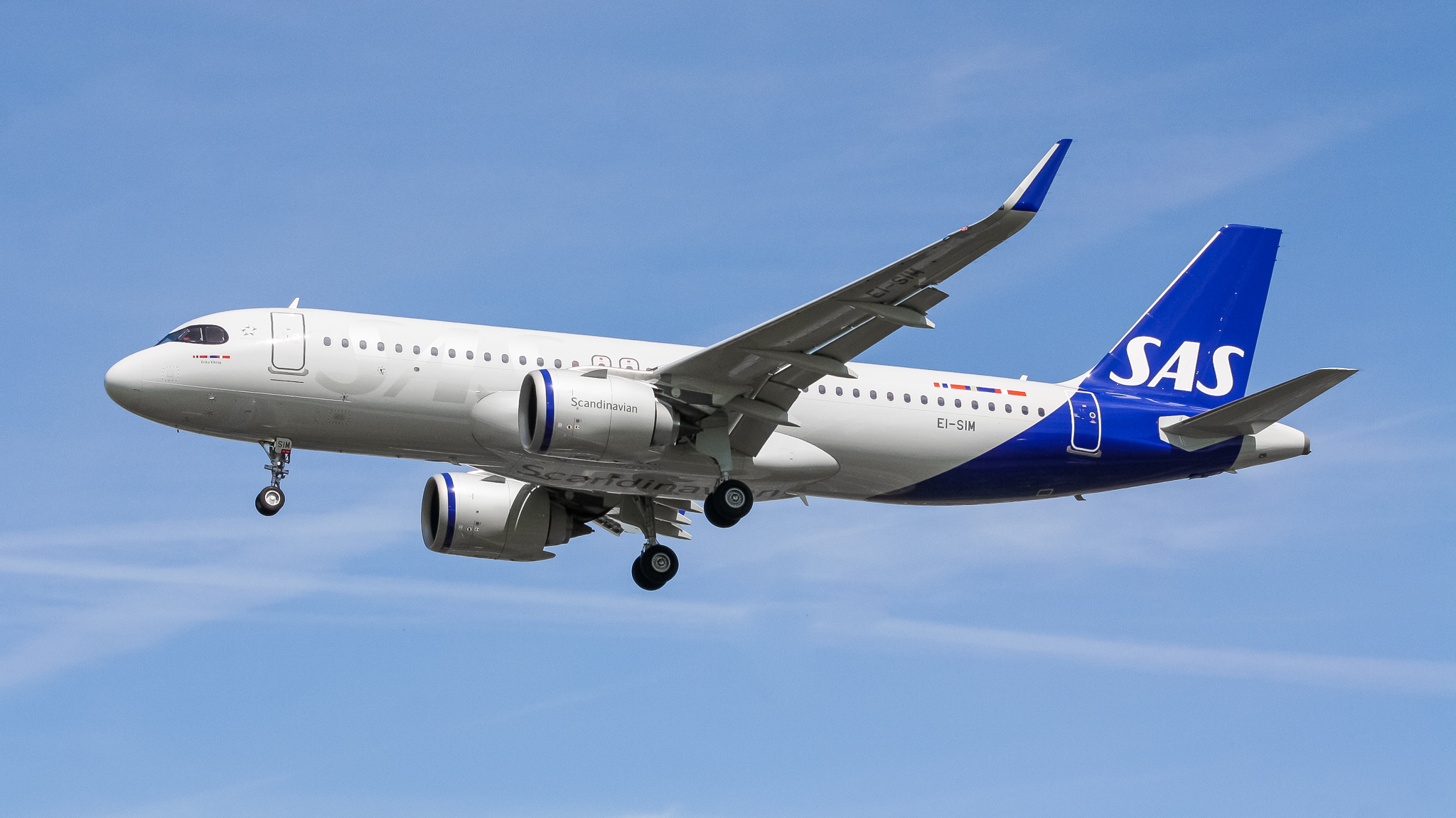 Full size: Scandinavian Airlines Airbus A320NEO EI-SIM at London Heathrow International Airport
