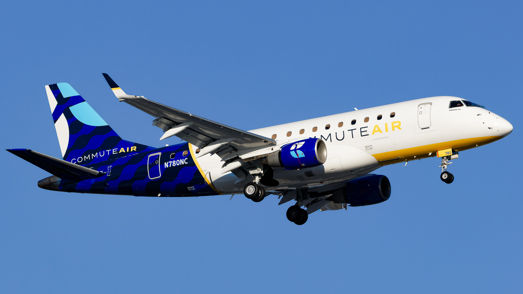 Full size: CommuteAir Embraer E175 N780NC at Tampa International Airport