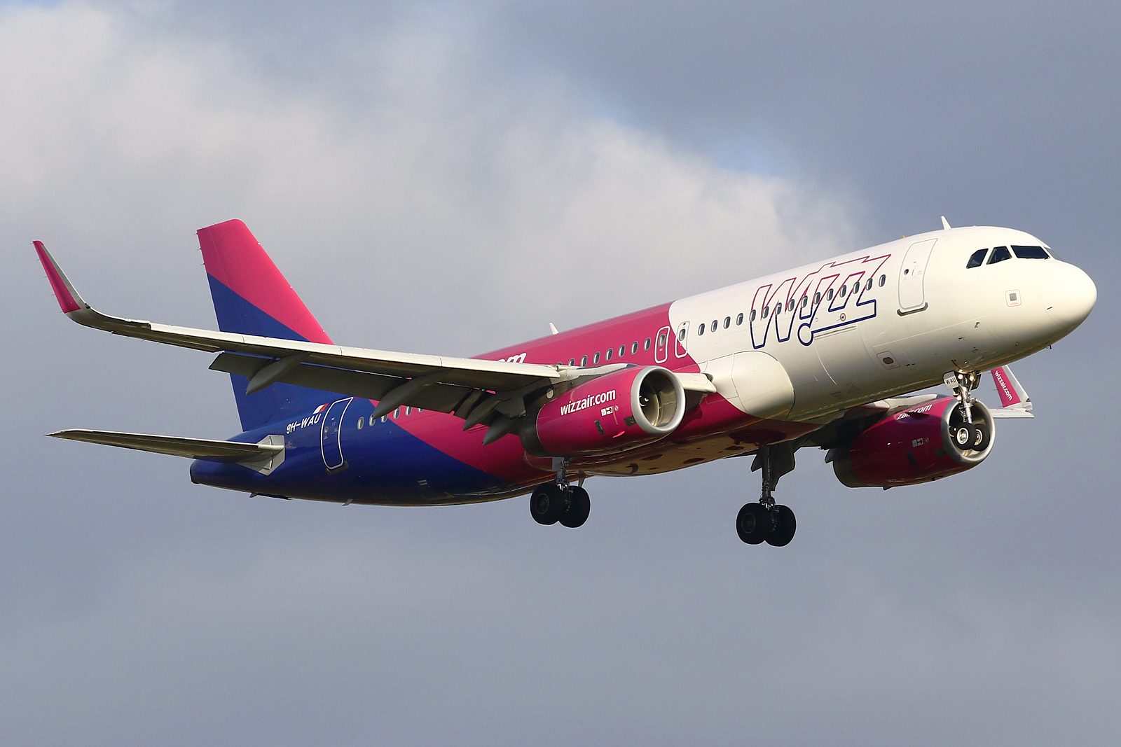 Full size: Wizz Air Malta Airbus A320 9H-WAU at Eindhoven Airport