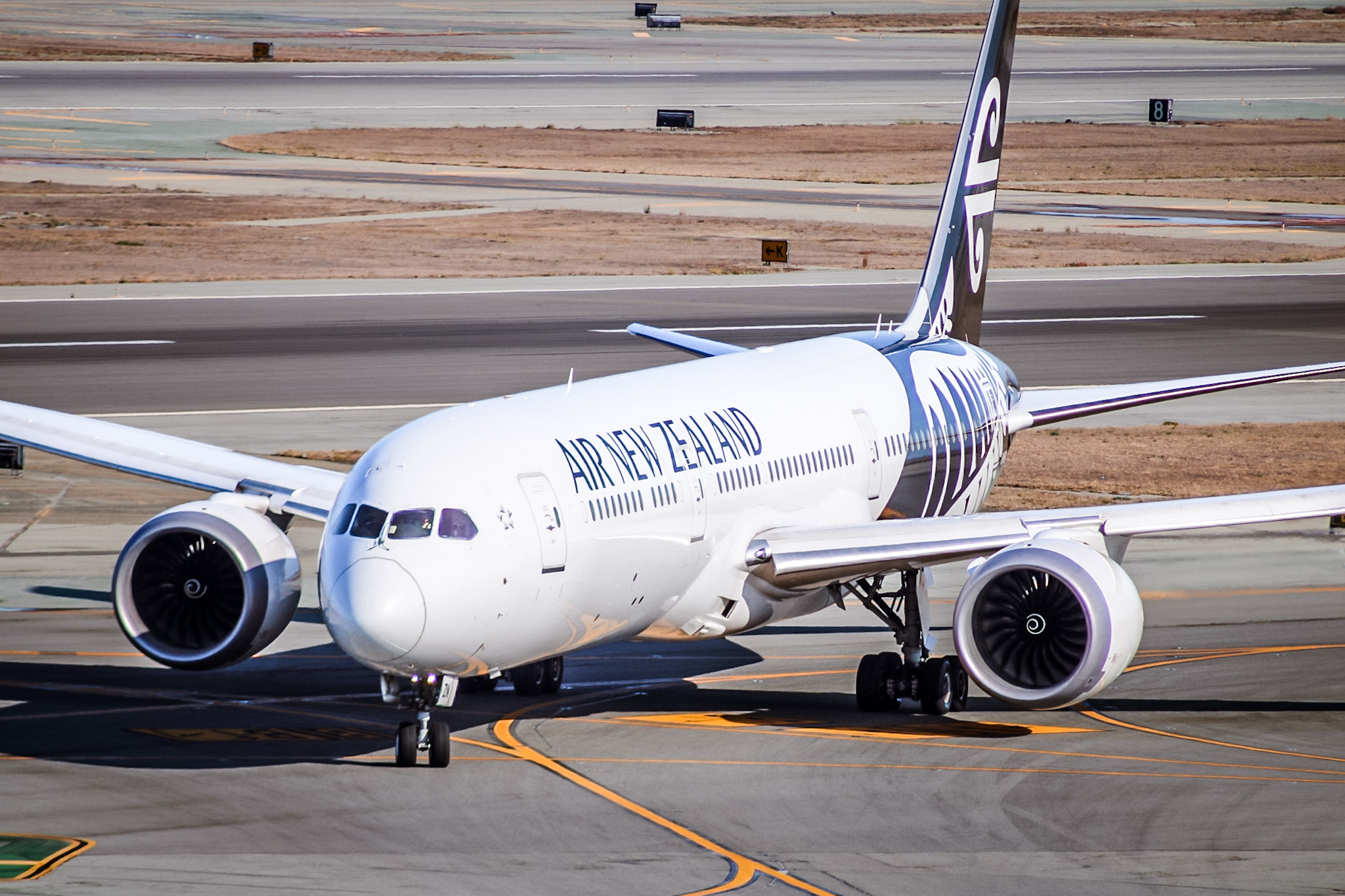 Full size: Air New Zealand Boeing 787-9 ZK-NZN at San Francisco International Airport